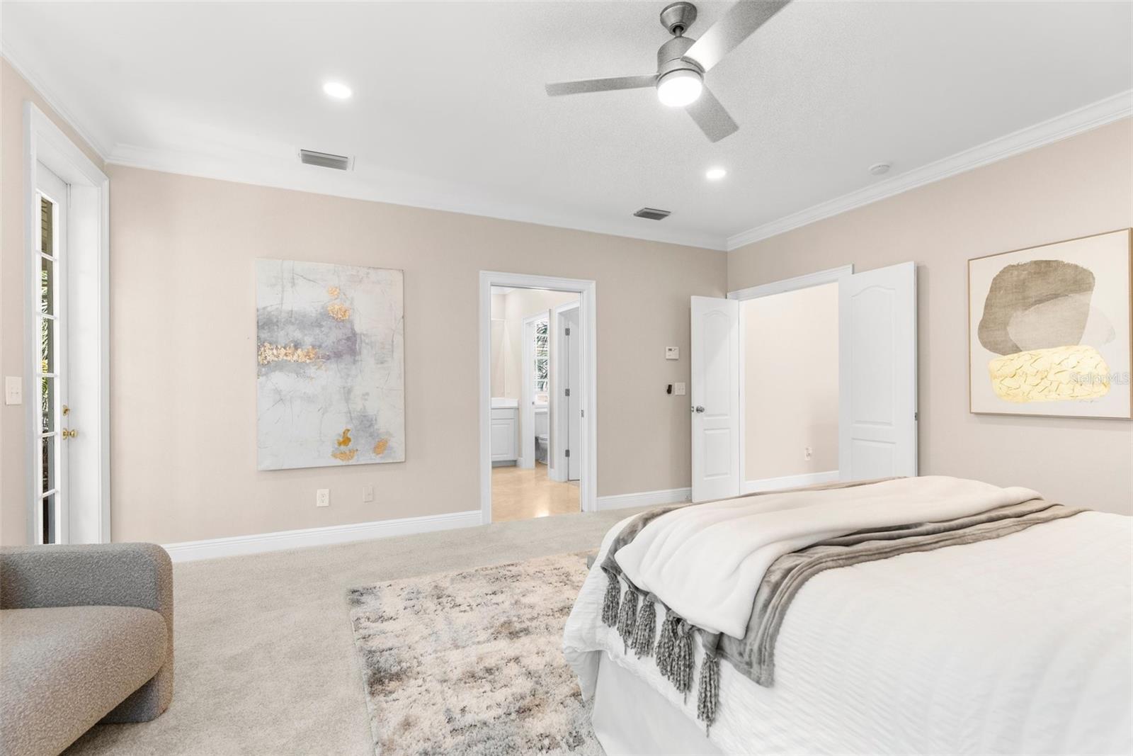 916 HEMINGWAY CIR, TAMPA, FL, 33602