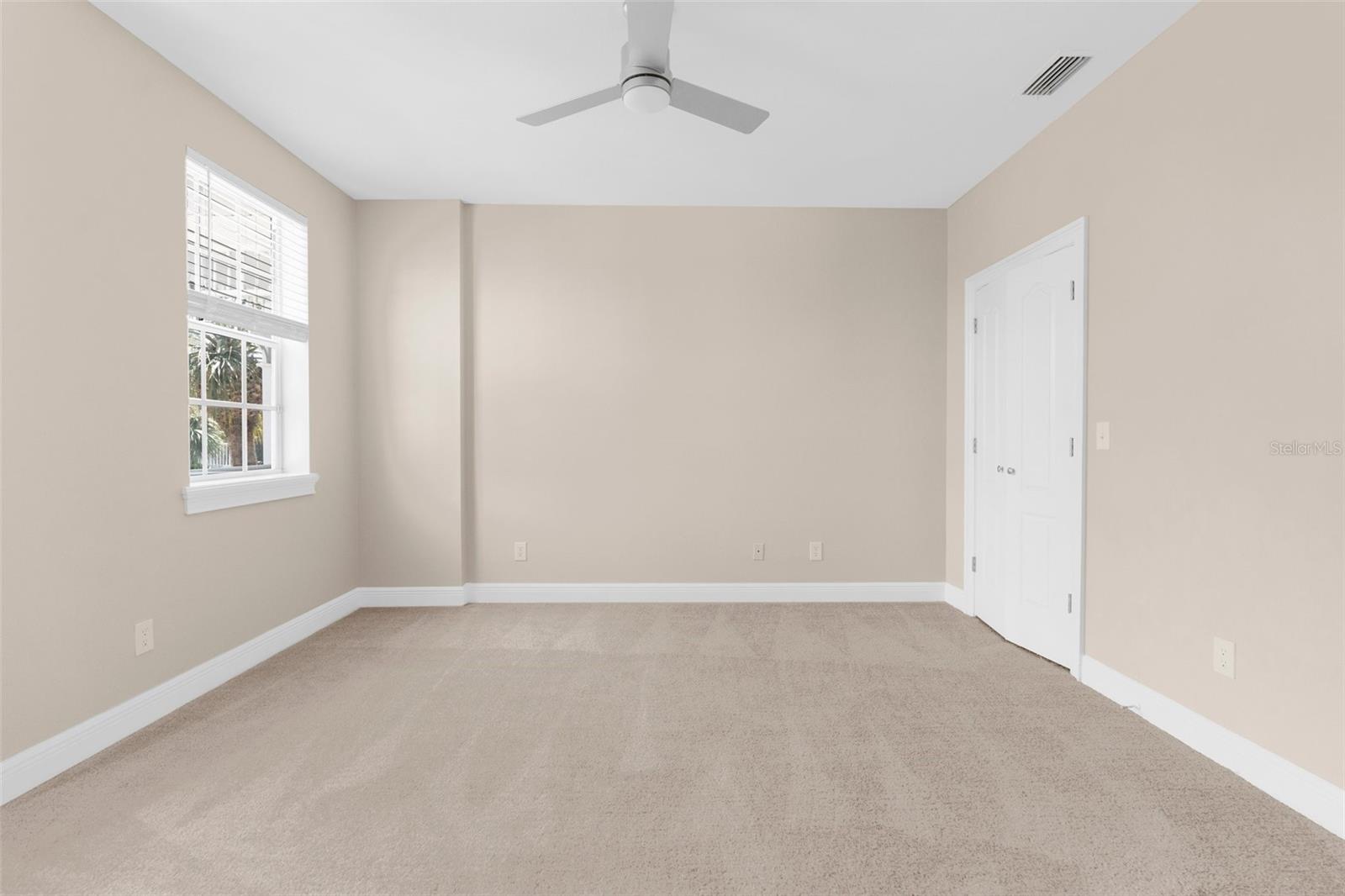 916 HEMINGWAY CIR, TAMPA, FL, 33602