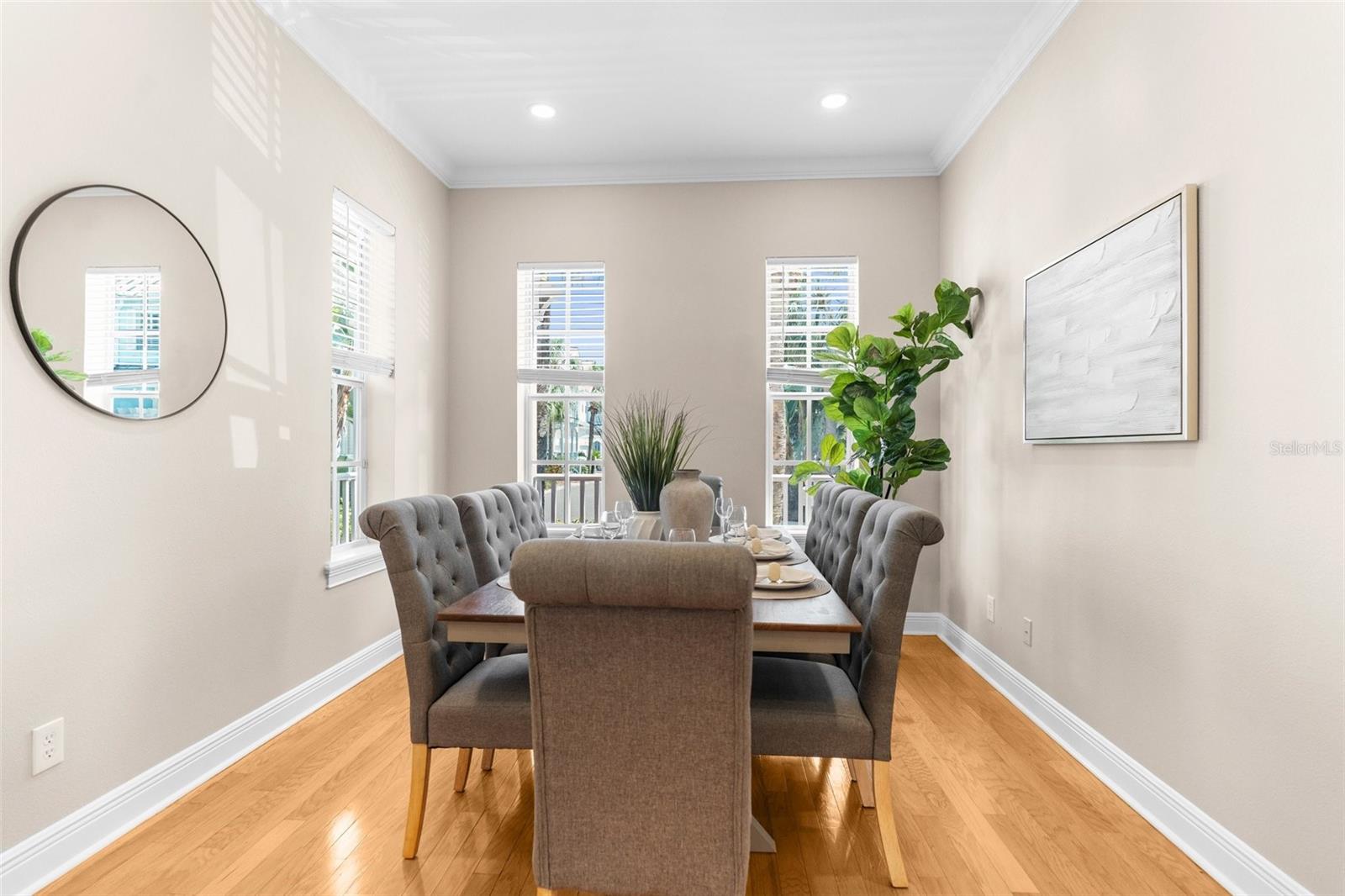 916 HEMINGWAY CIR, TAMPA, FL, 33602