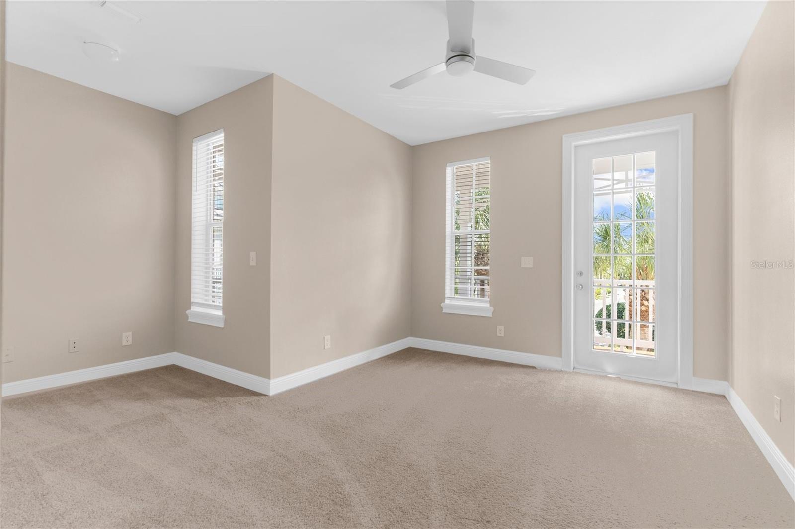 916 HEMINGWAY CIR, TAMPA, FL, 33602