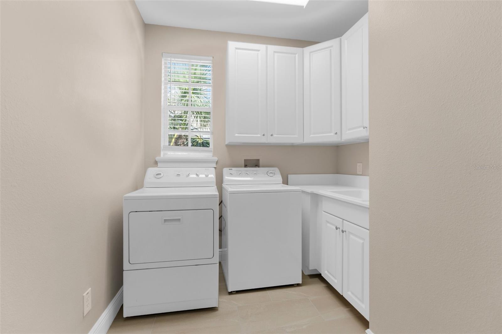 916 HEMINGWAY CIR, TAMPA, FL, 33602