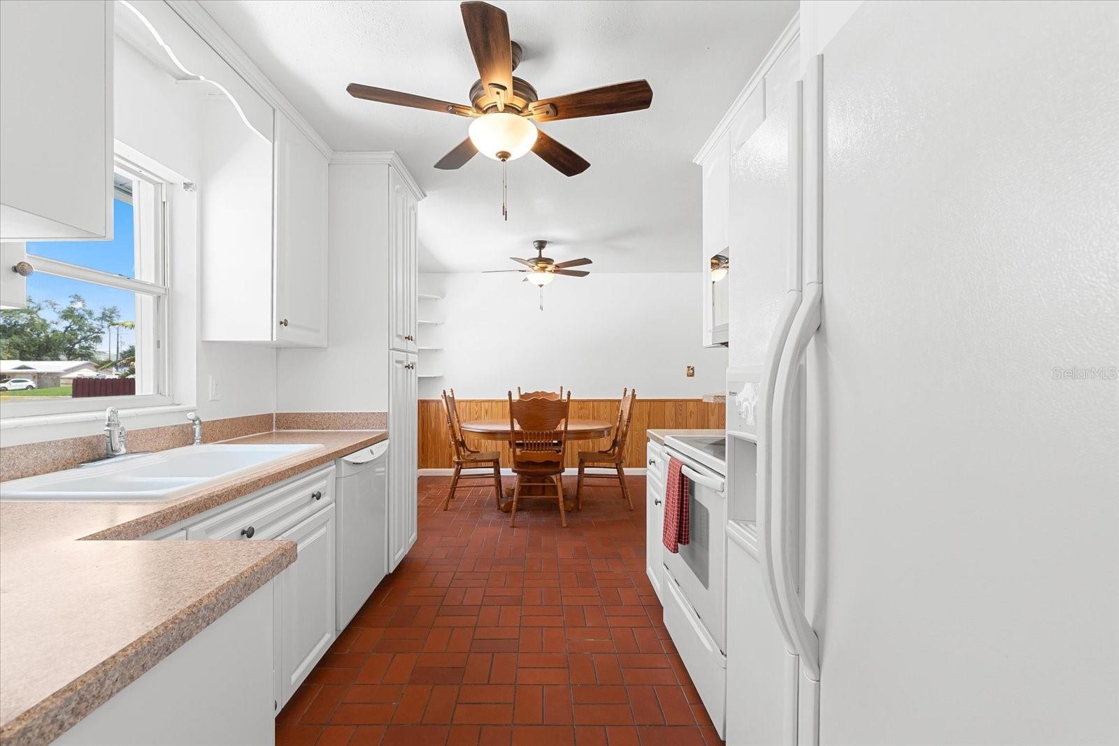 3736 WOODMONT DR, SARASOTA, FL, 34232