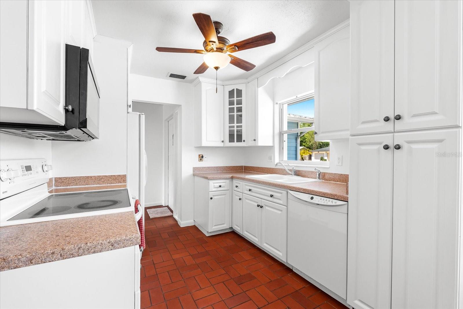 3736 WOODMONT DR, SARASOTA, FL, 34232