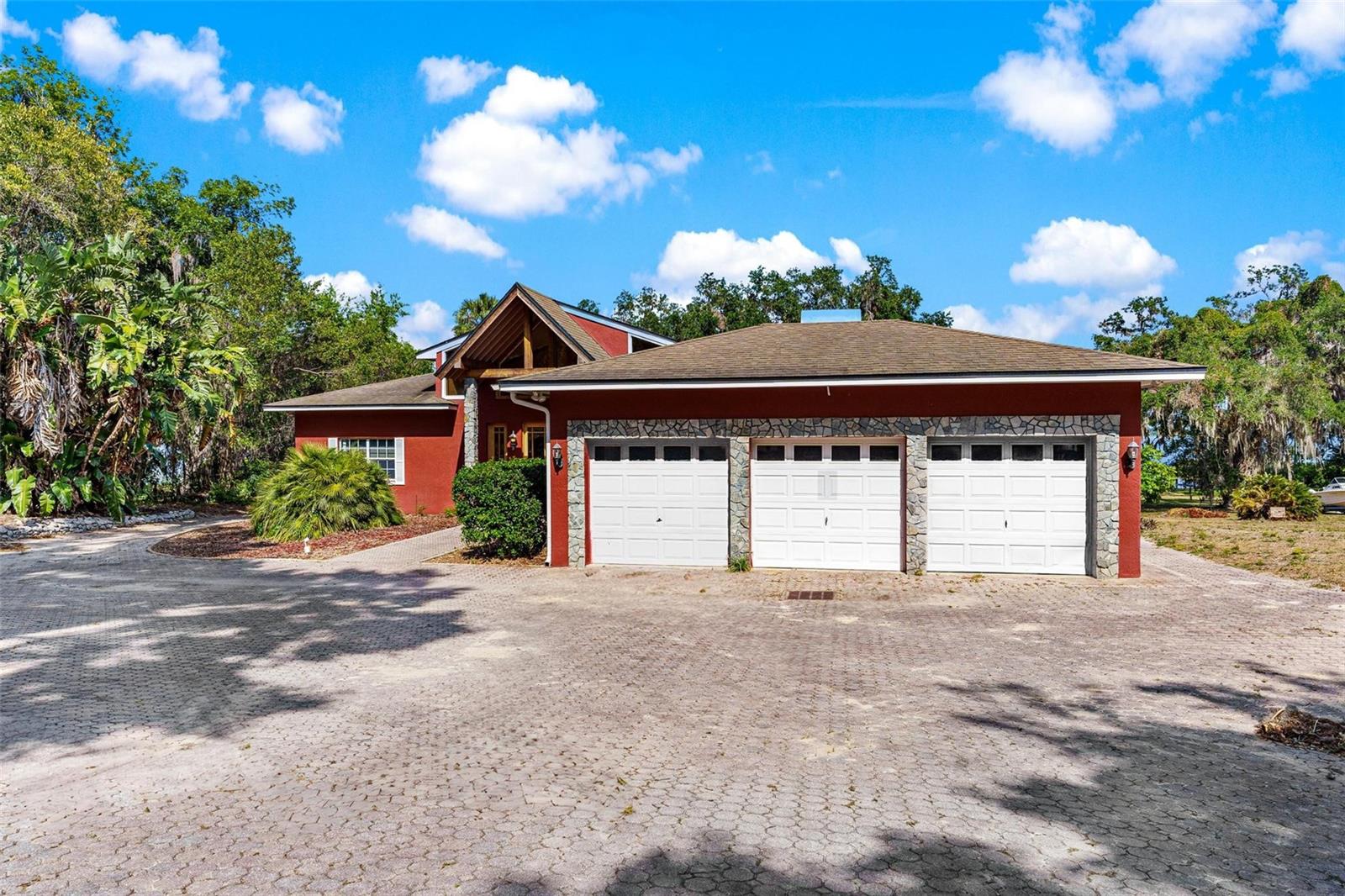 2400 N GRIFFIN DR, LEESBURG, FL, 34748