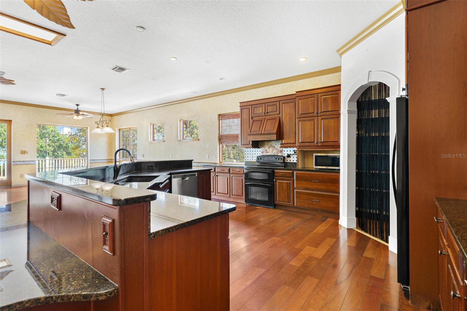 2400 N GRIFFIN DR, LEESBURG, FL, 34748