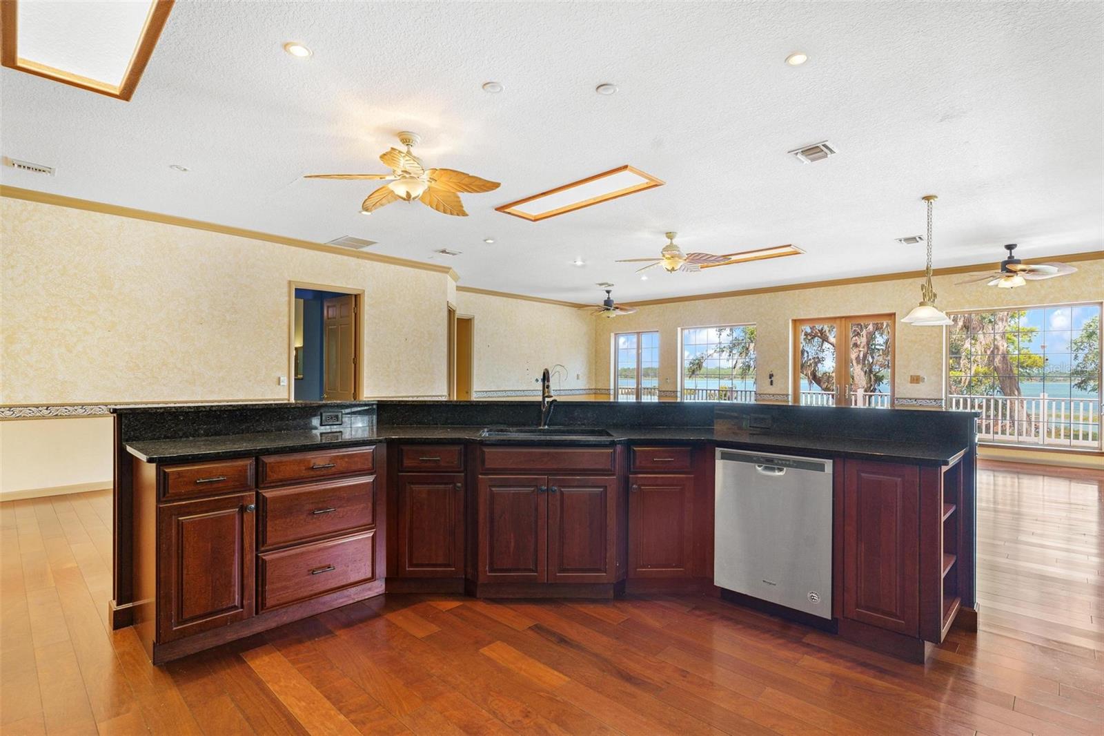 2400 N GRIFFIN DR, LEESBURG, FL, 34748