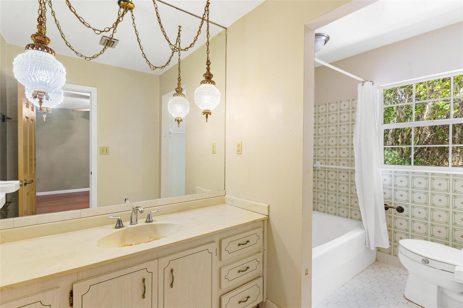 2400 N GRIFFIN DR, LEESBURG, FL, 34748