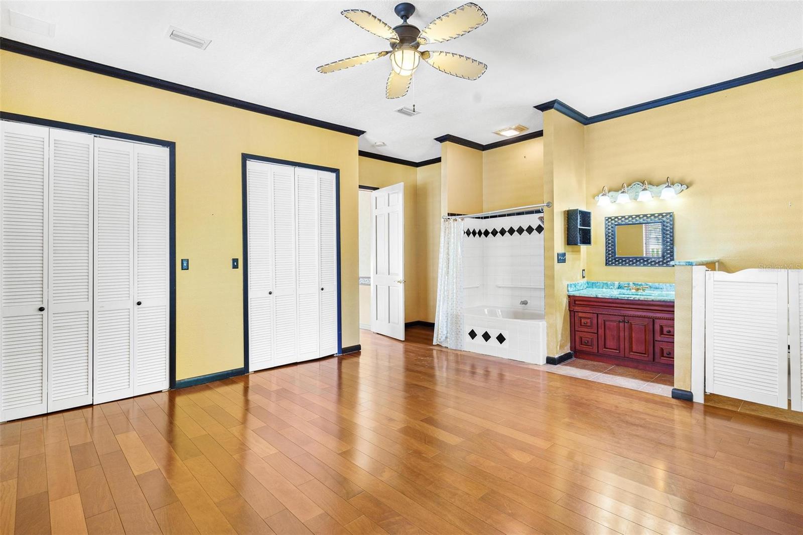 2400 N GRIFFIN DR, LEESBURG, FL, 34748