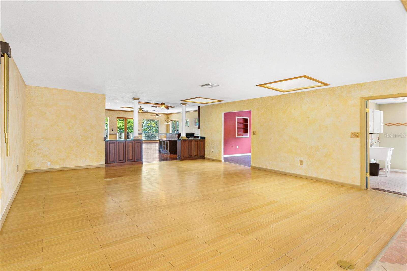 2400 N GRIFFIN DR, LEESBURG, FL, 34748