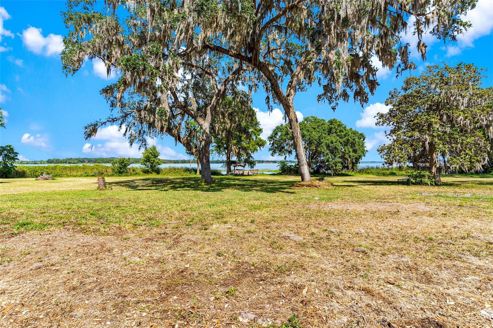 2400 N GRIFFIN DR, LEESBURG, FL, 34748