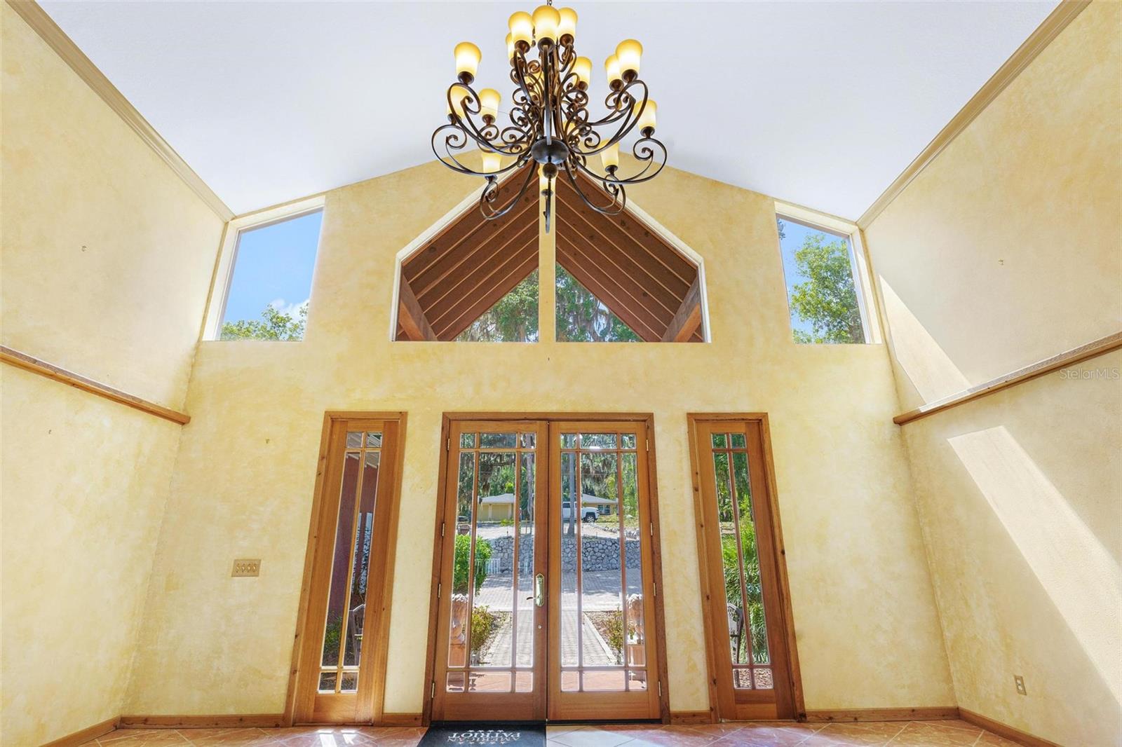 2400 N GRIFFIN DR, LEESBURG, FL, 34748