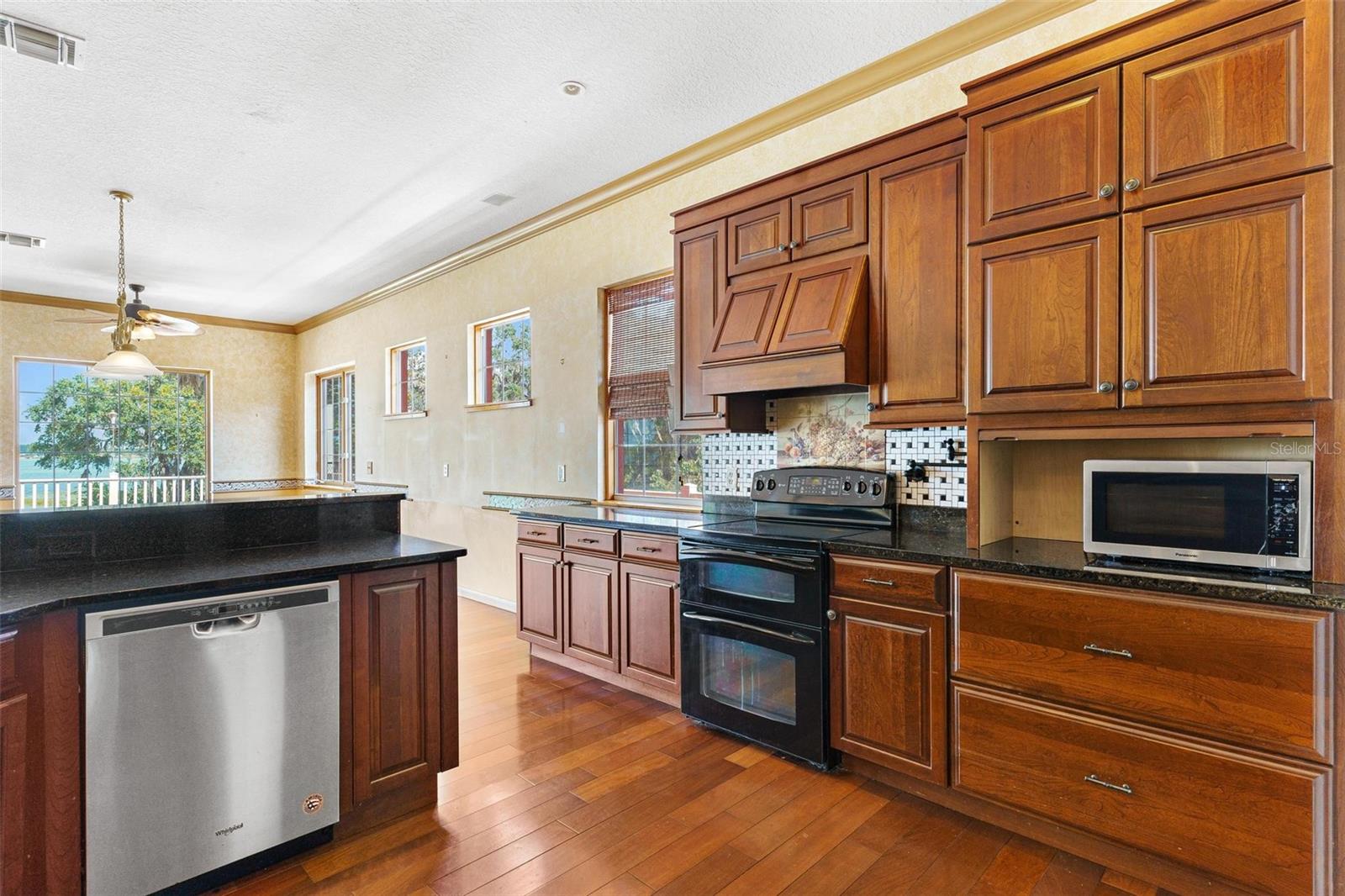 2400 N GRIFFIN DR, LEESBURG, FL, 34748