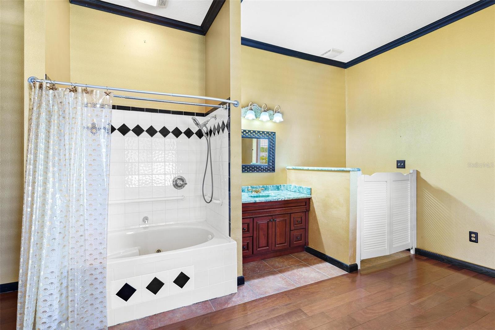 2400 N GRIFFIN DR, LEESBURG, FL, 34748