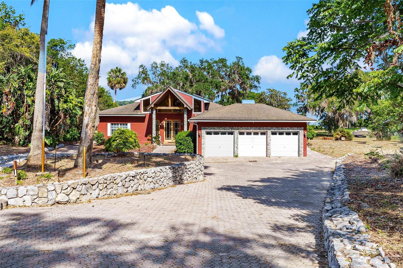 2400 N GRIFFIN DR, LEESBURG, FL, 34748