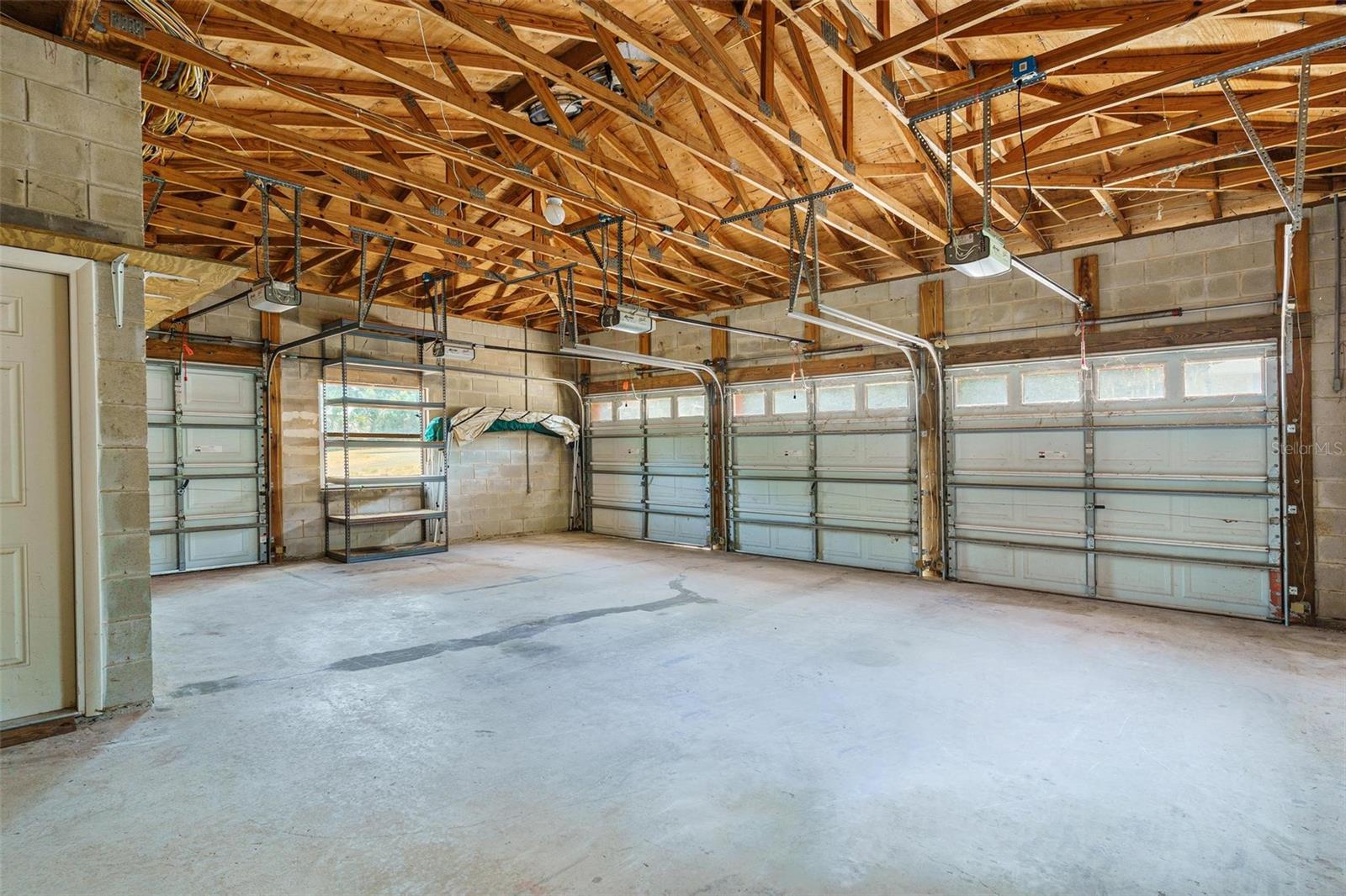 2400 N GRIFFIN DR, LEESBURG, FL, 34748