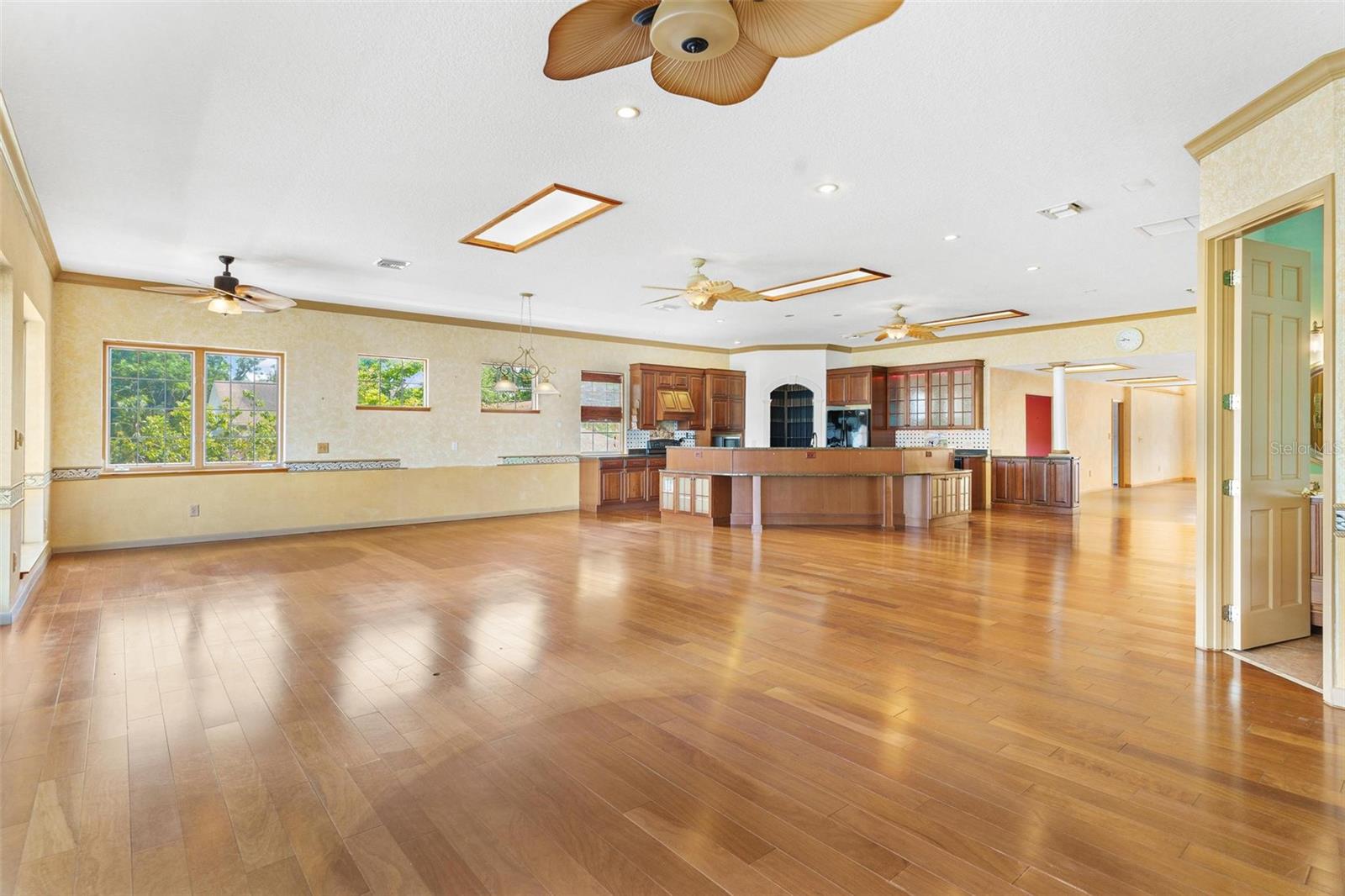 2400 N GRIFFIN DR, LEESBURG, FL, 34748