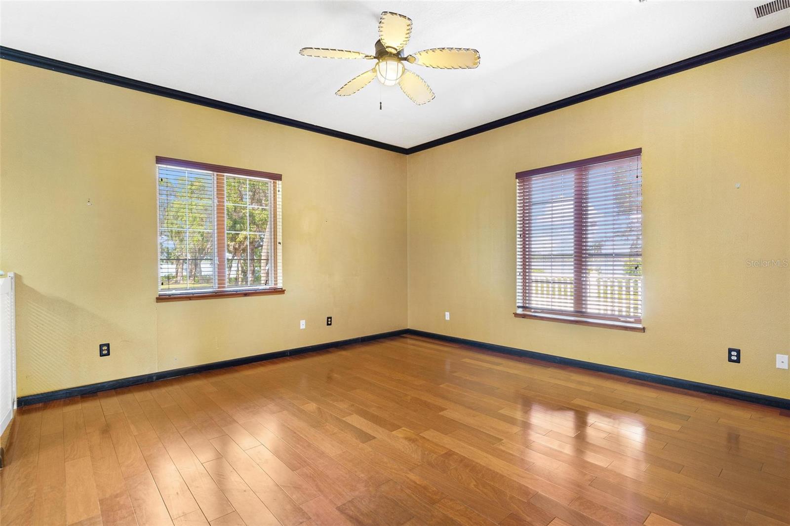 2400 N GRIFFIN DR, LEESBURG, FL, 34748