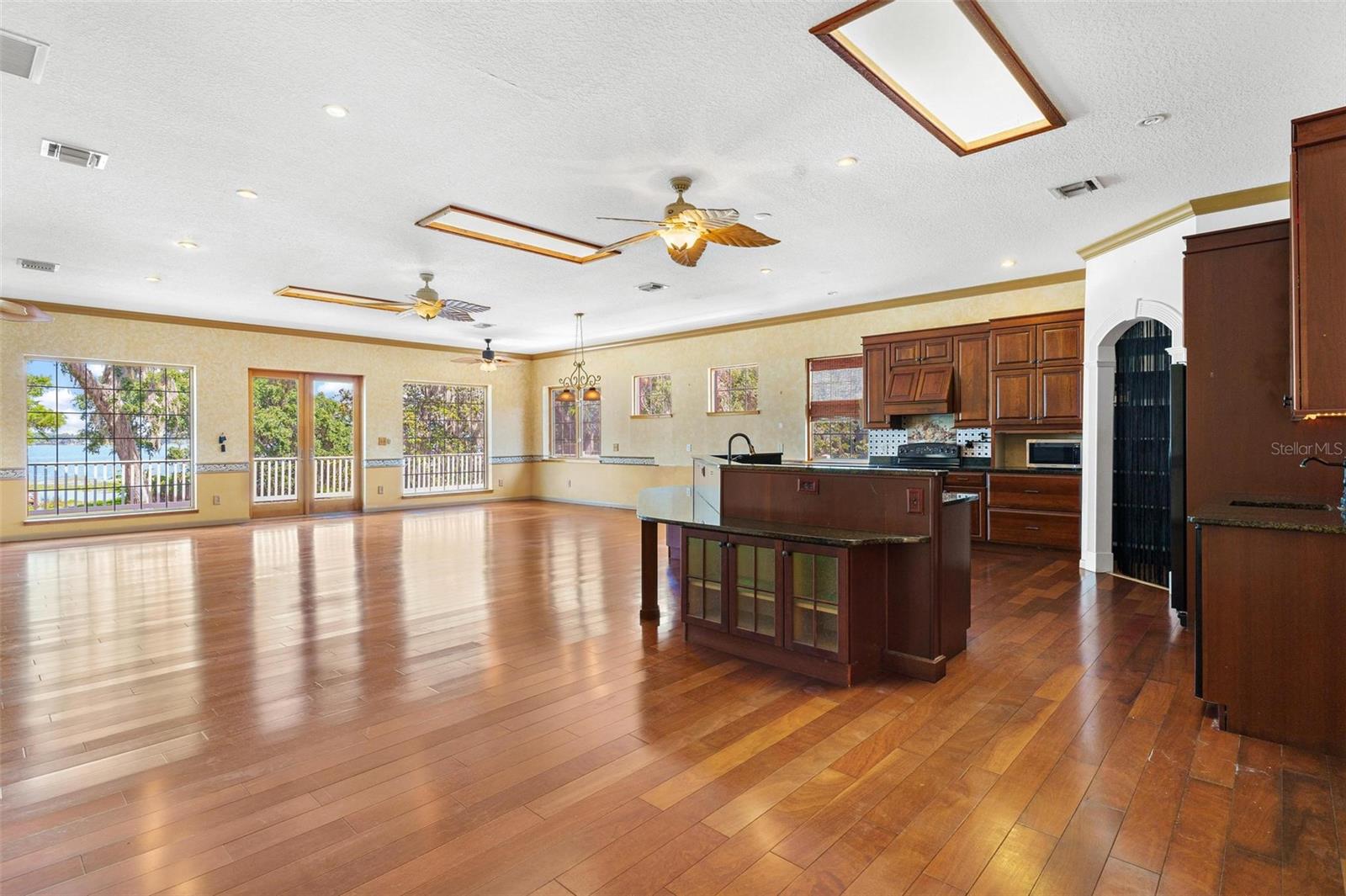 2400 N GRIFFIN DR, LEESBURG, FL, 34748