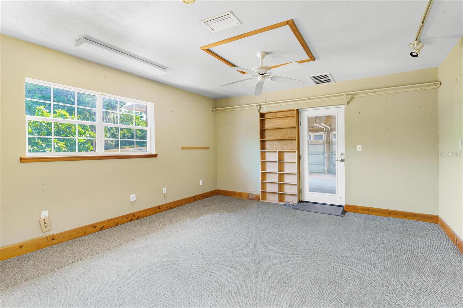 2400 N GRIFFIN DR, LEESBURG, FL, 34748