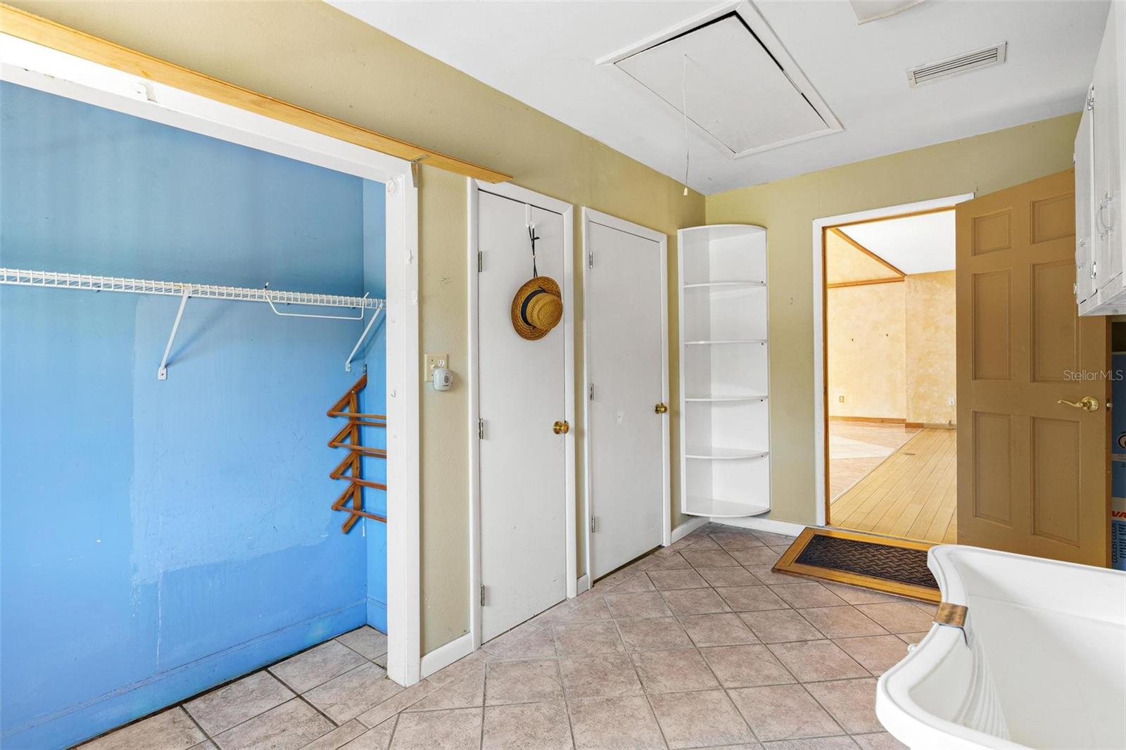 2400 N GRIFFIN DR, LEESBURG, FL, 34748