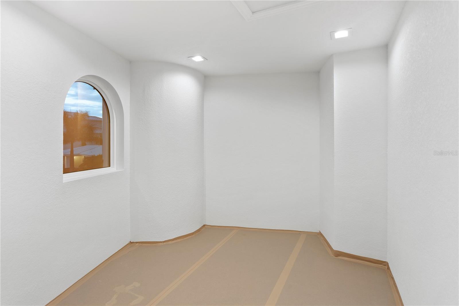 TB8379196 Property Photo