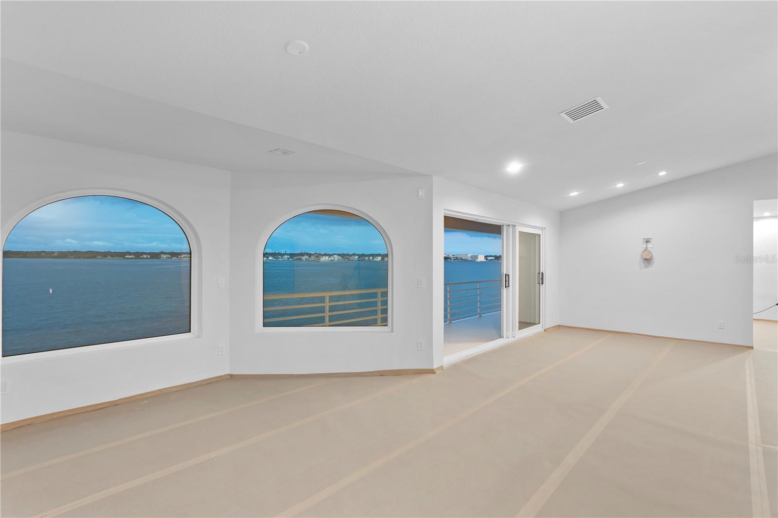 TB8379196 Property Photo