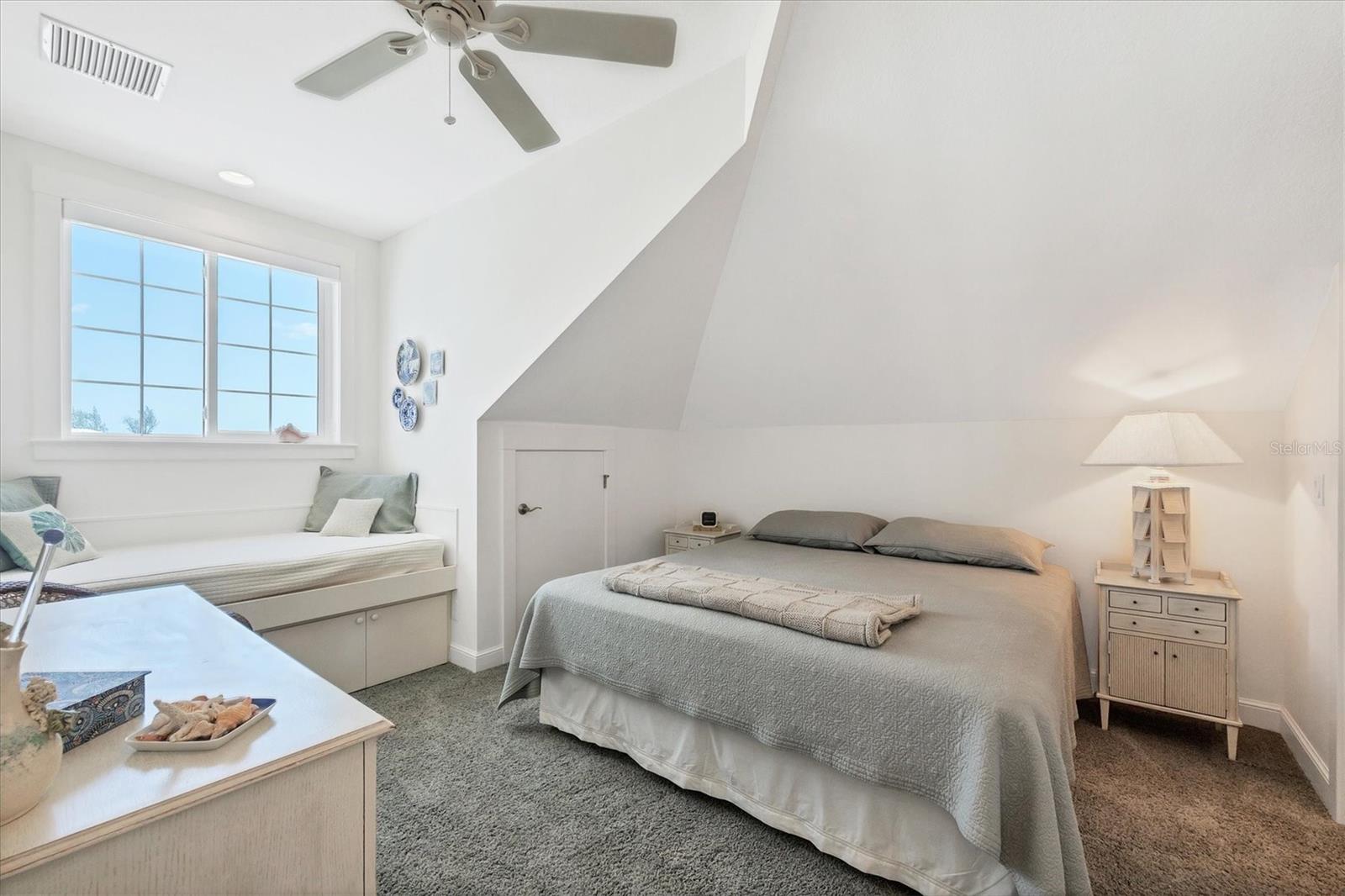 D6142123 Property Photo