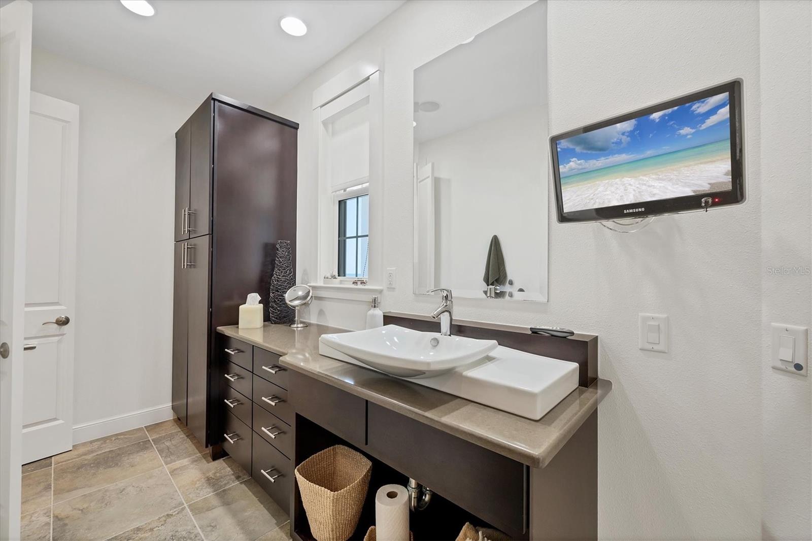 D6142123 Property Photo