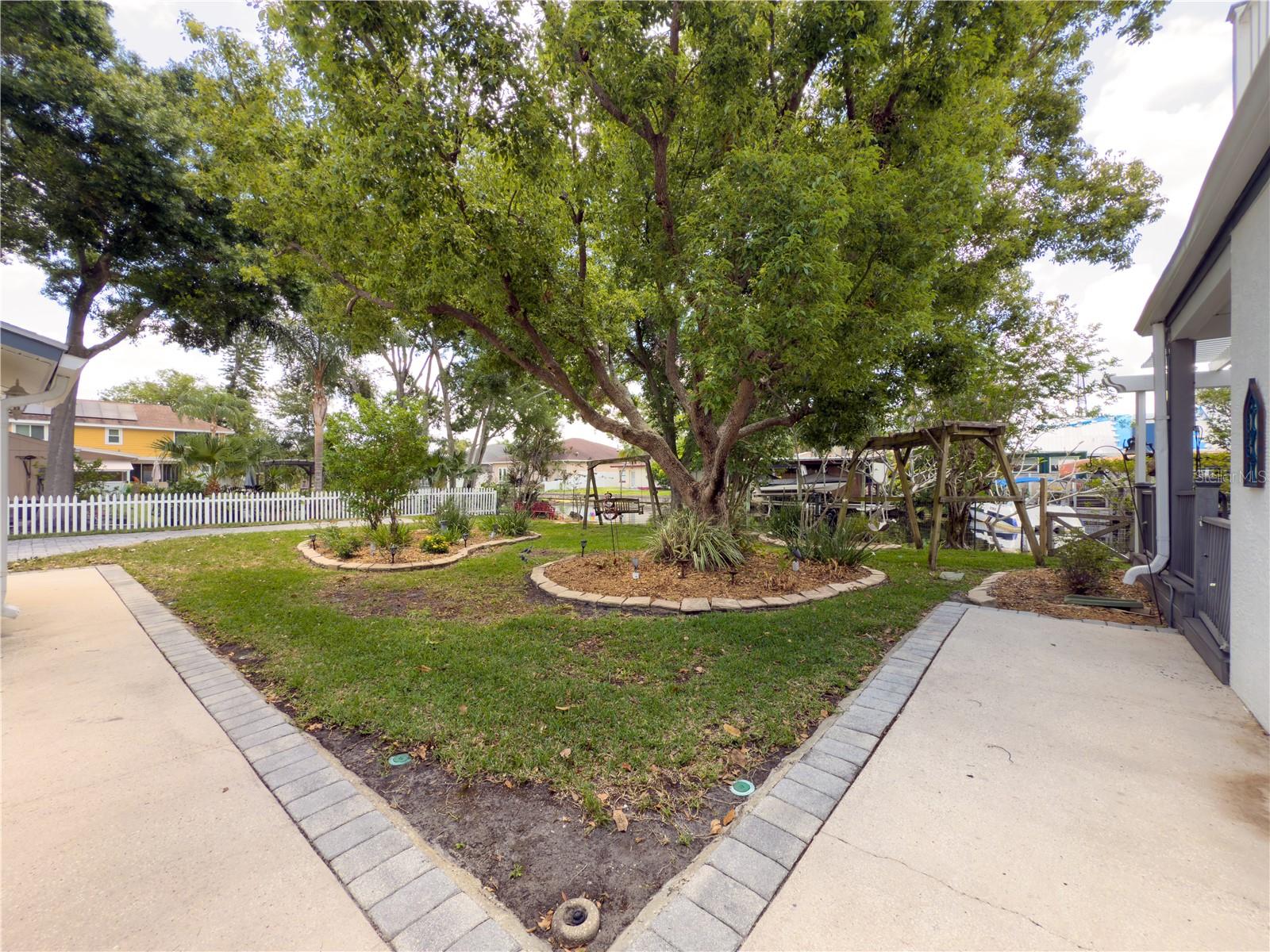 75 N CANAL DR, PALM HARBOR, FL, 34684