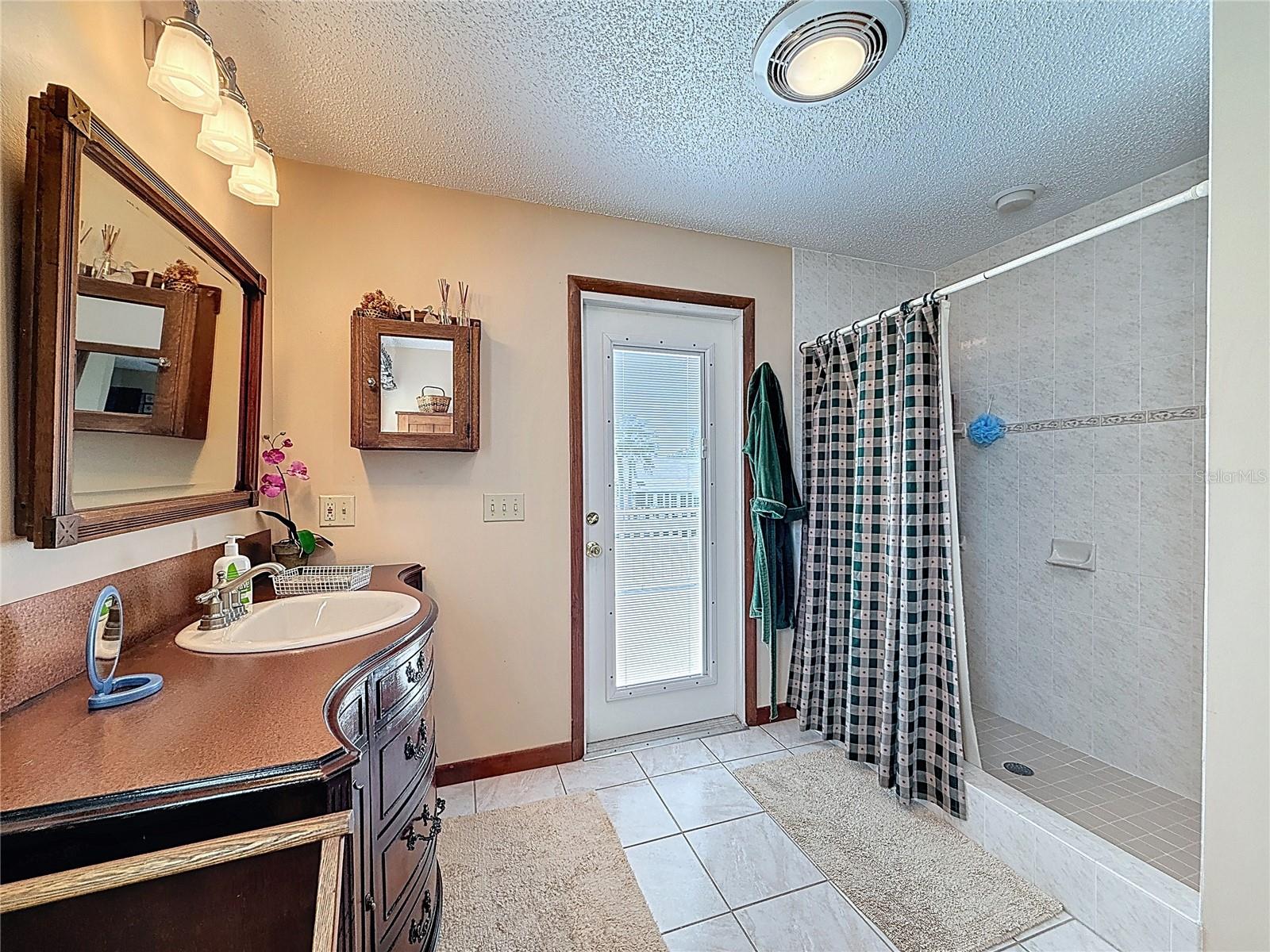 75 N CANAL DR, PALM HARBOR, FL, 34684