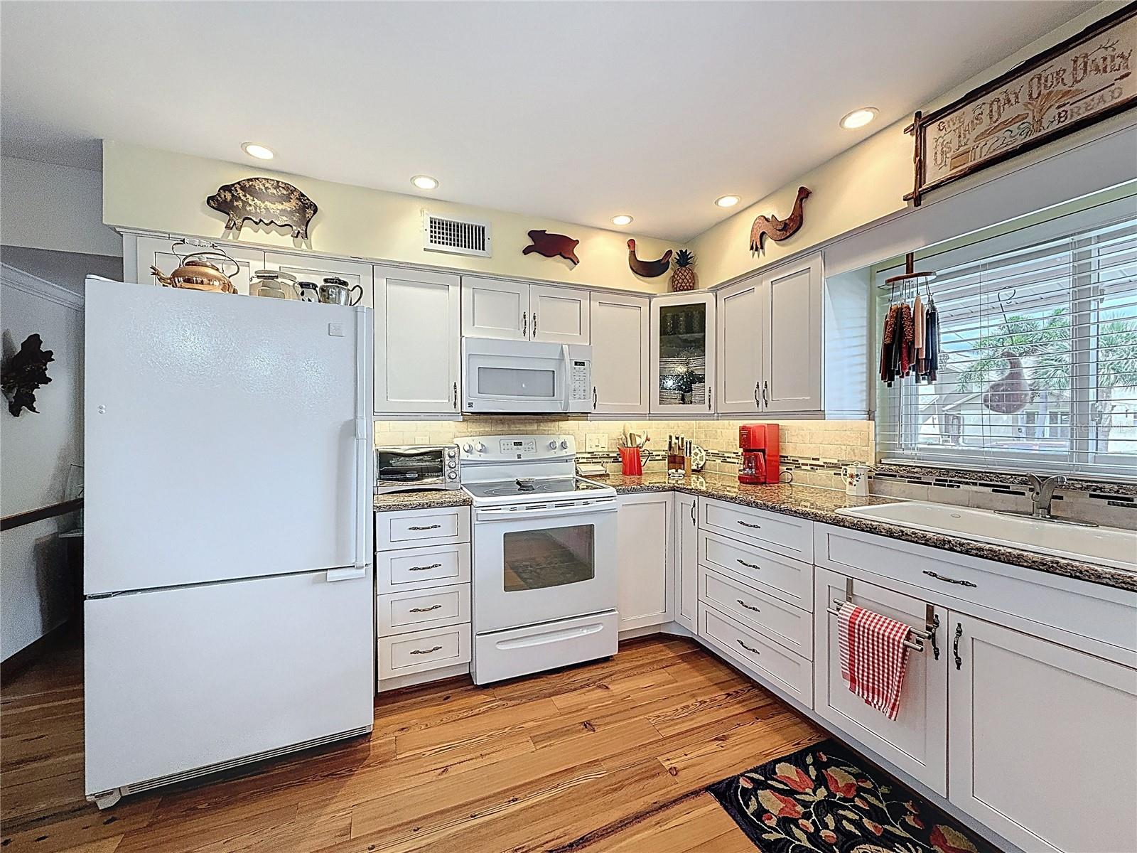 75 N CANAL DR, PALM HARBOR, FL, 34684