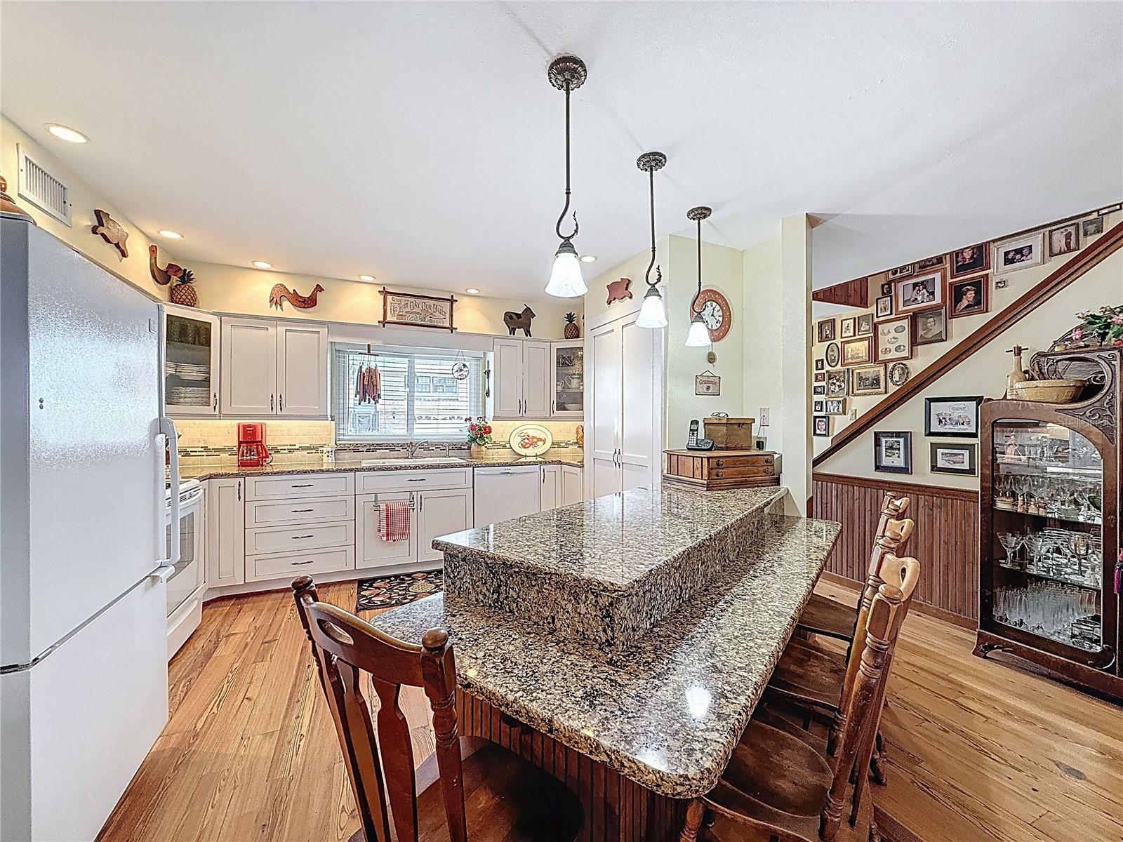 75 N CANAL DR, PALM HARBOR, FL, 34684