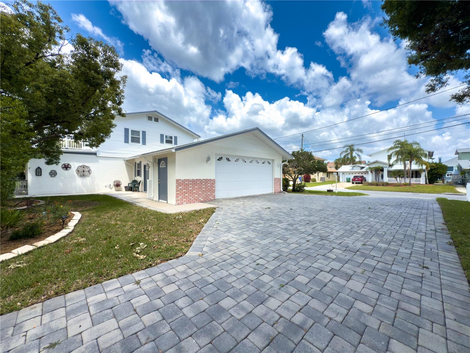 75 N CANAL DR, PALM HARBOR, FL, 34684