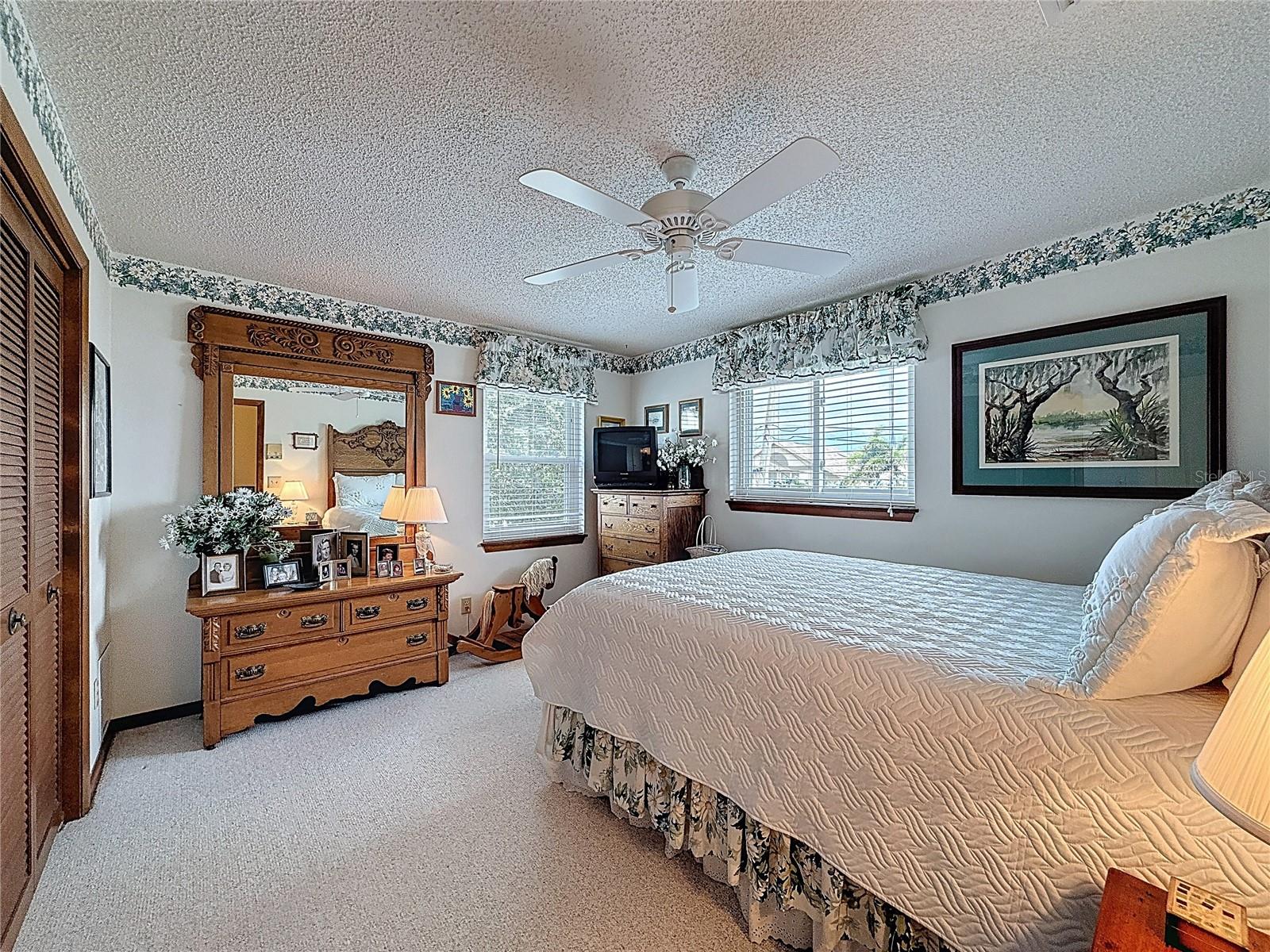 75 N CANAL DR, PALM HARBOR, FL, 34684