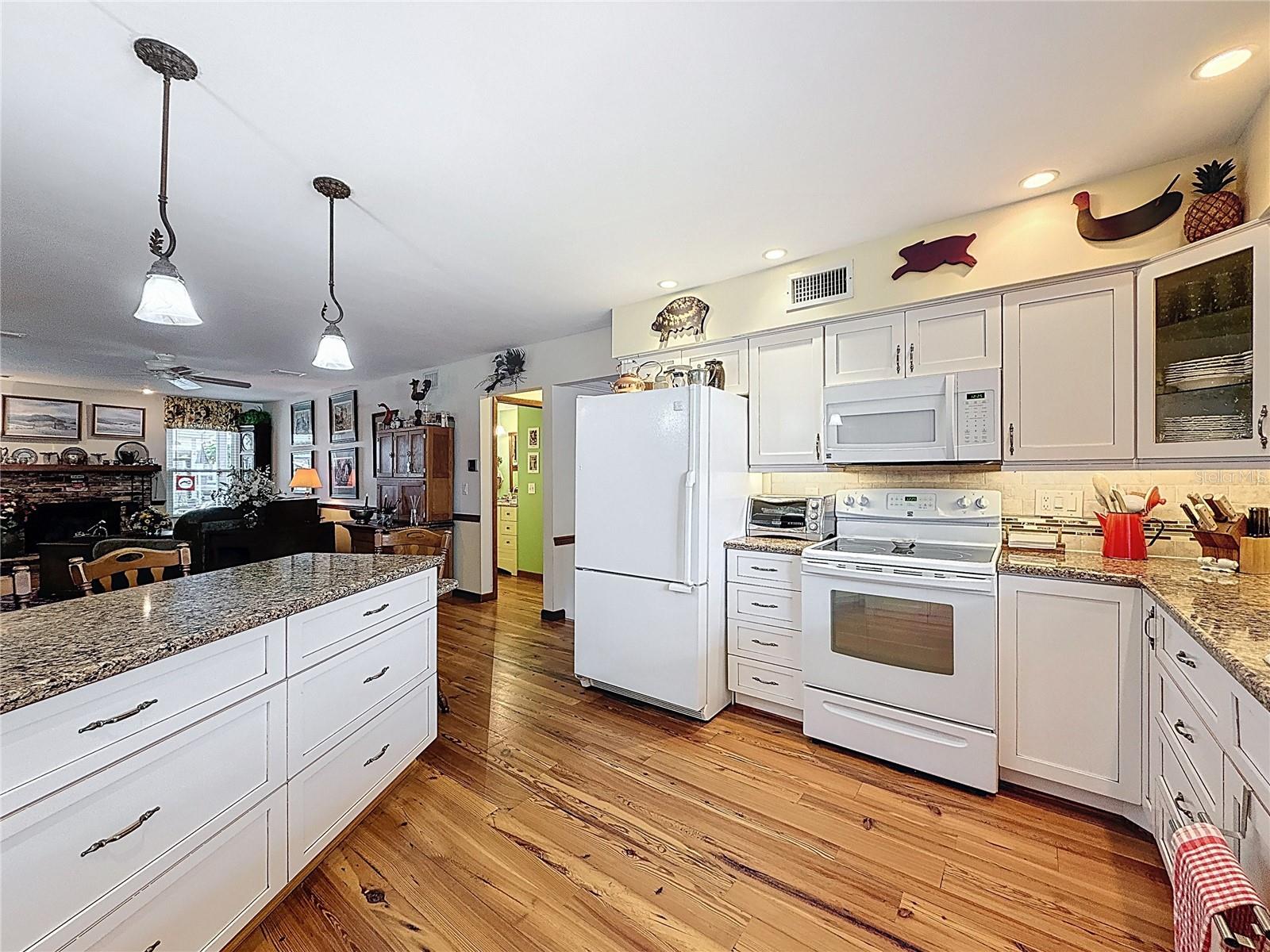 75 N CANAL DR, PALM HARBOR, FL, 34684