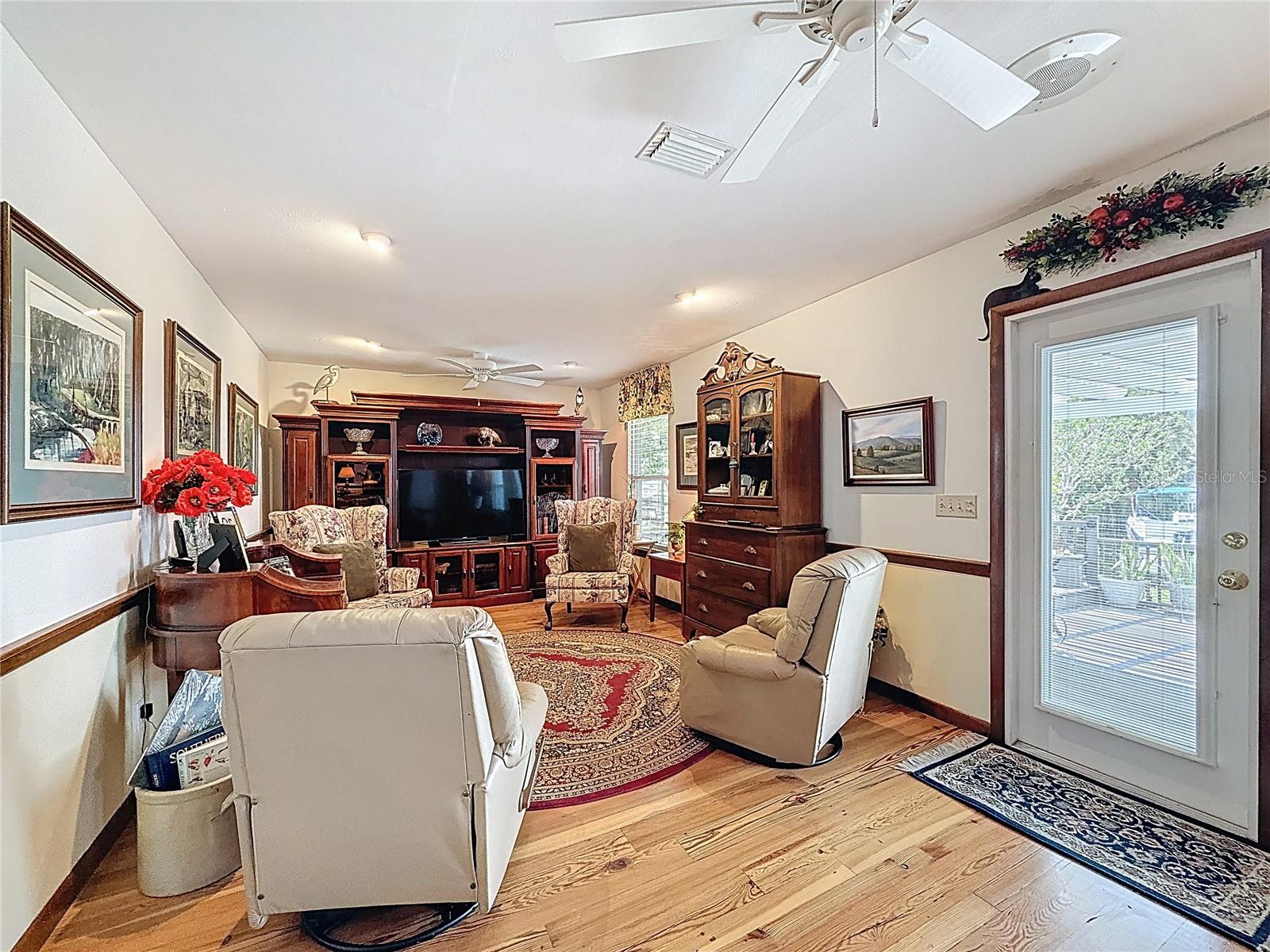 75 N CANAL DR, PALM HARBOR, FL, 34684