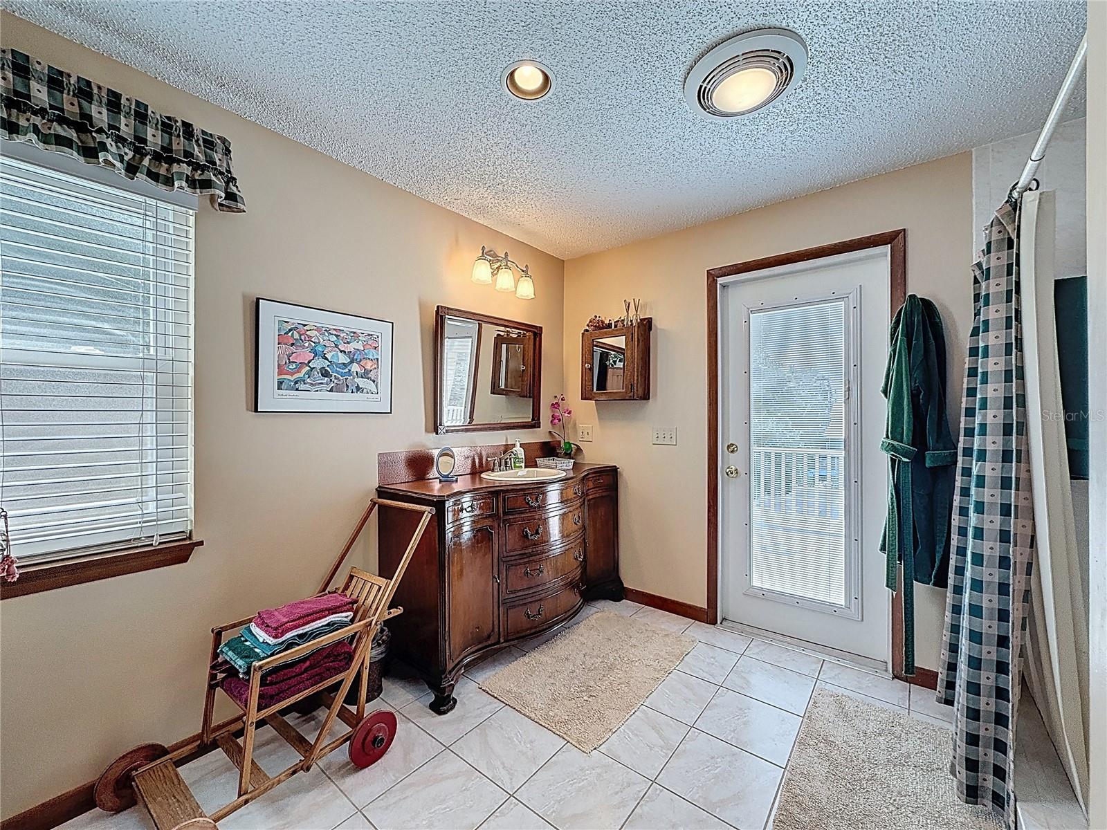 75 N CANAL DR, PALM HARBOR, FL, 34684