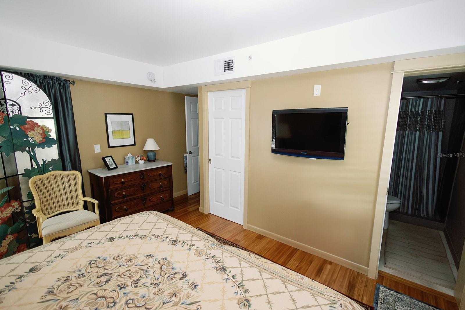 1975 W BAY DR #301, LARGO, FL, 33770