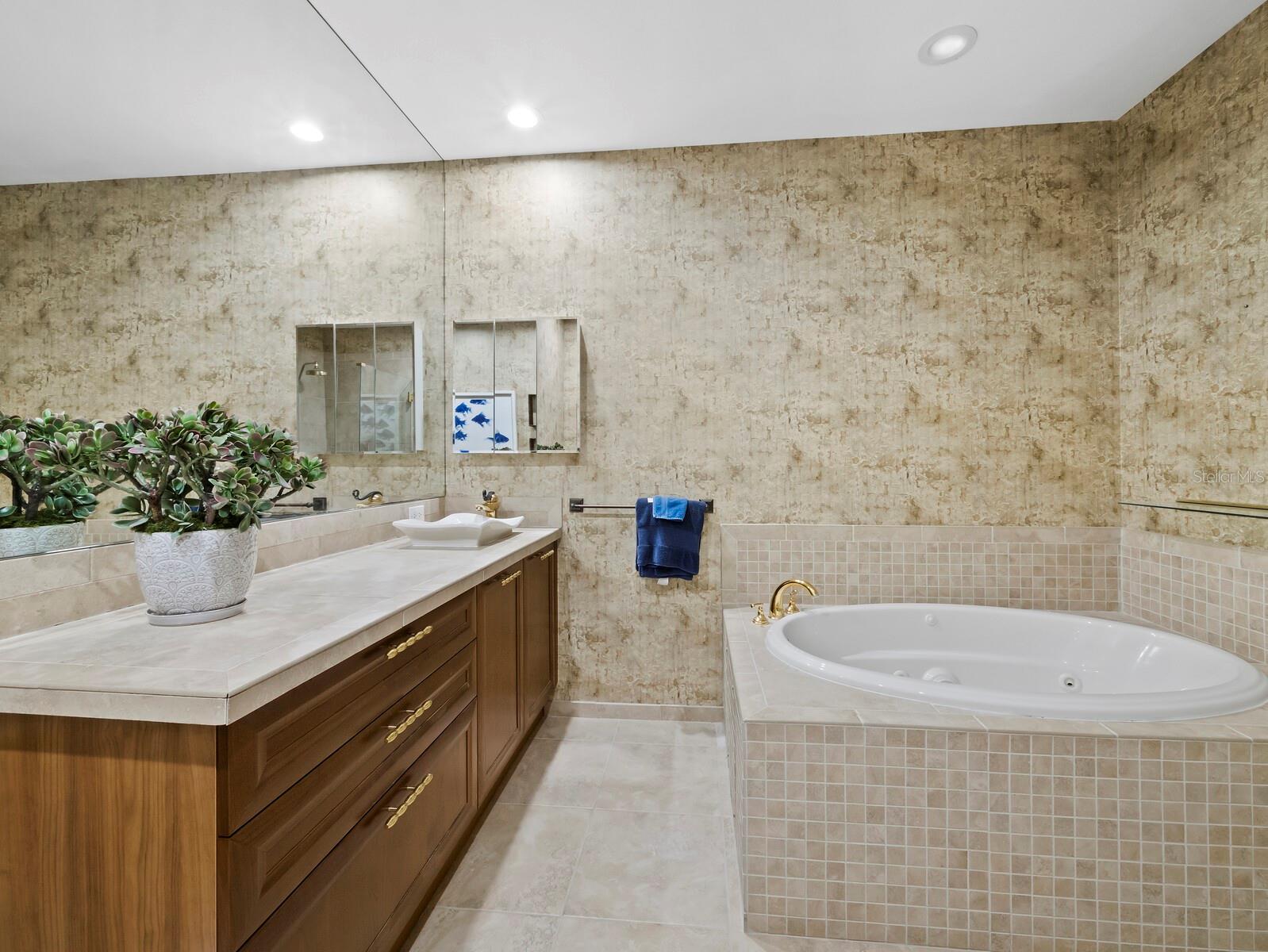 A4650526 Property Photo