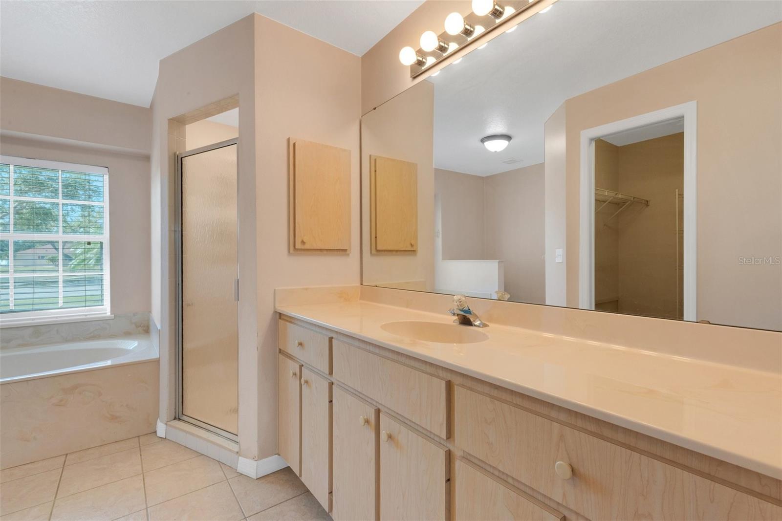 835 70TH DR E, SARASOTA, FL, 34243