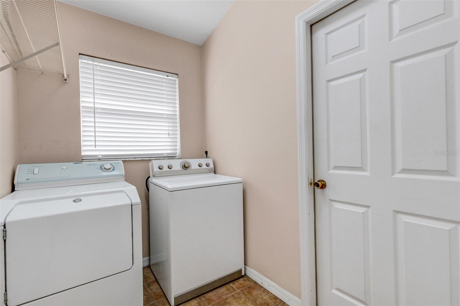 835 70TH DR E, SARASOTA, FL, 34243