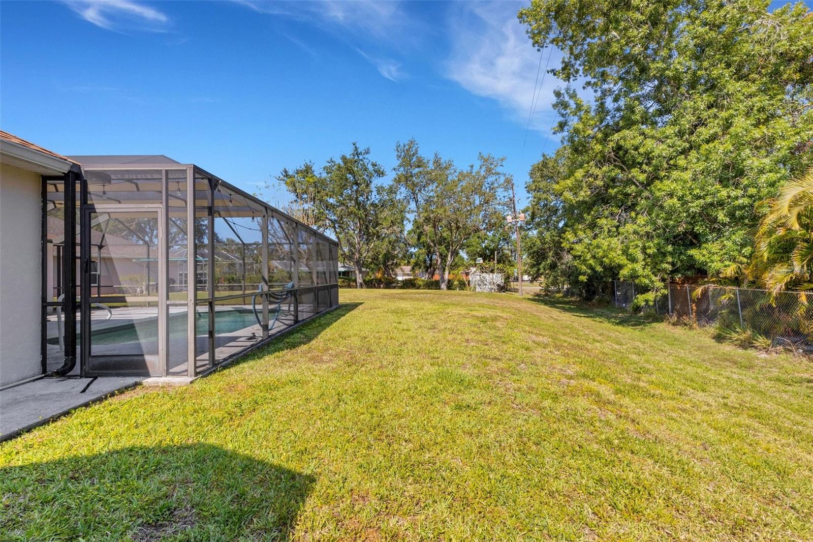 835 70TH DR E, SARASOTA, FL, 34243