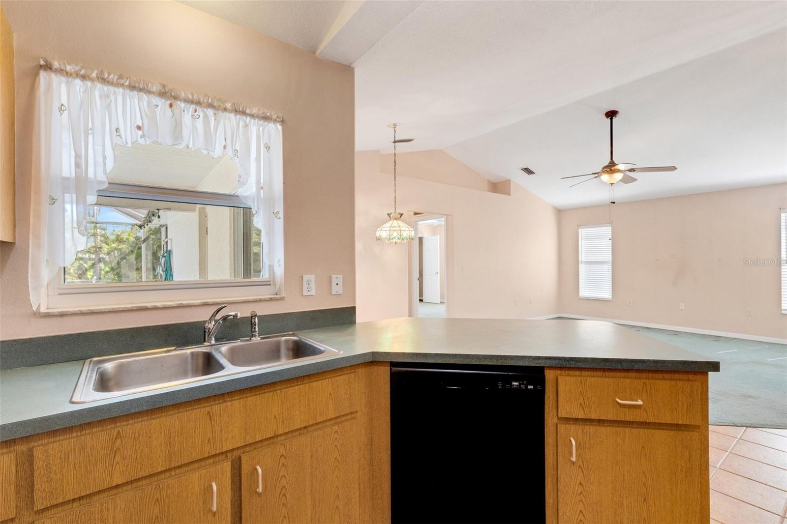 835 70TH DR E, SARASOTA, FL, 34243