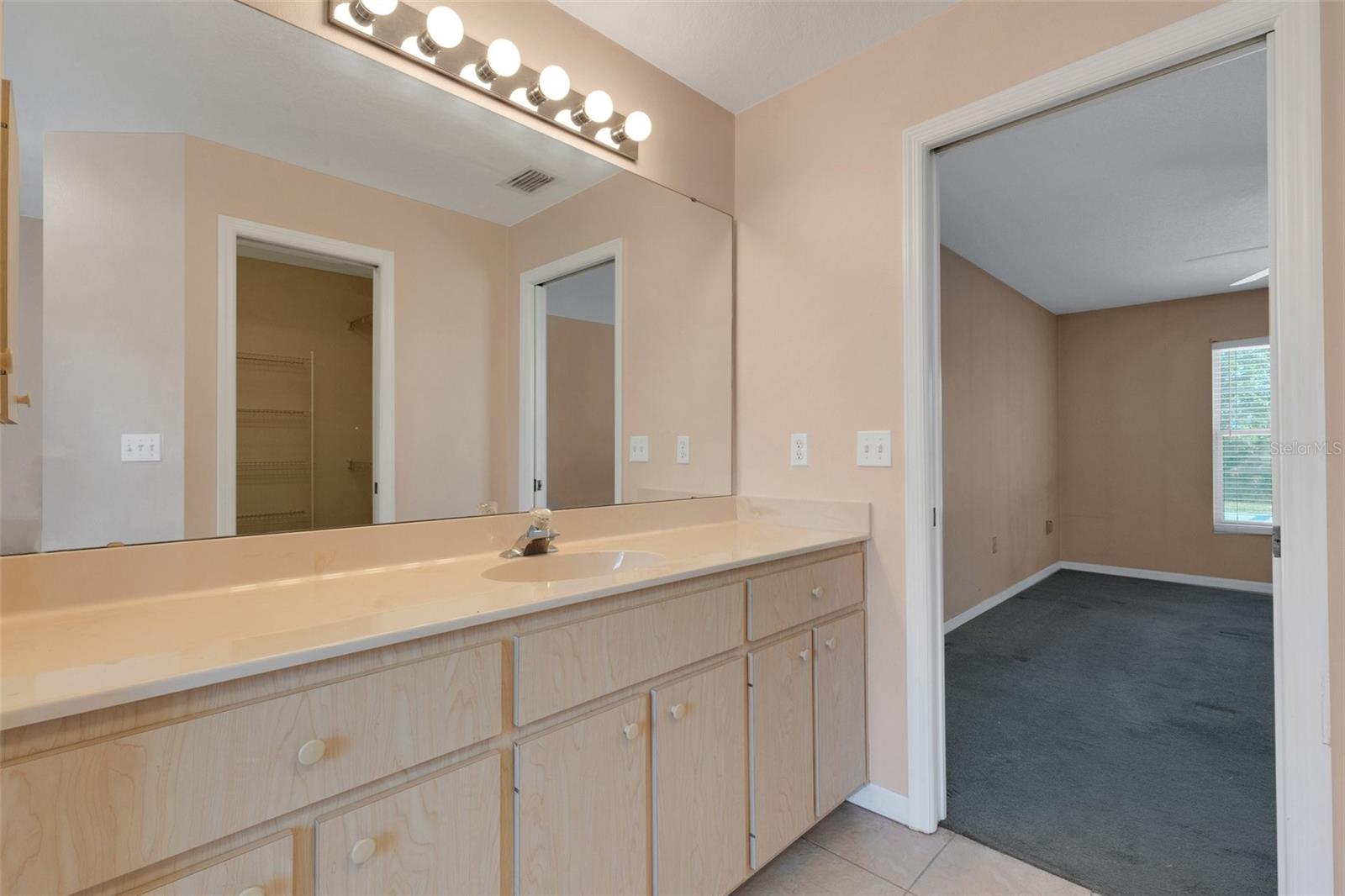 835 70TH DR E, SARASOTA, FL, 34243