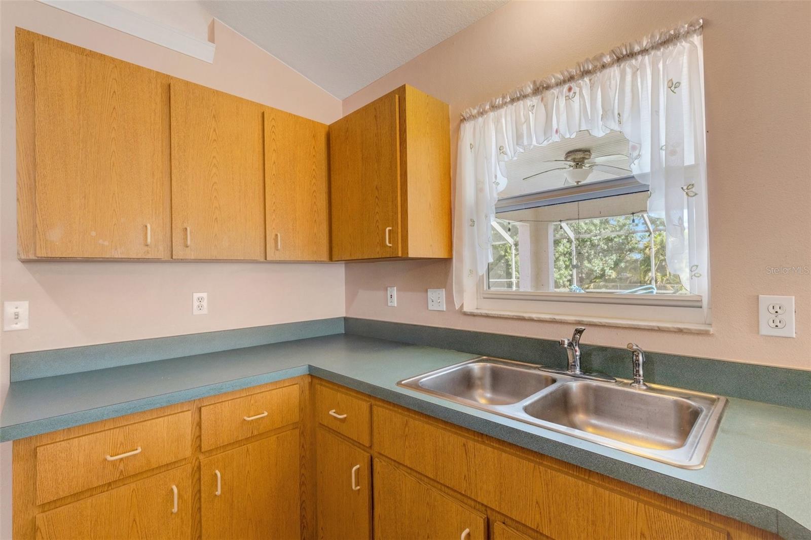 835 70TH DR E, SARASOTA, FL, 34243