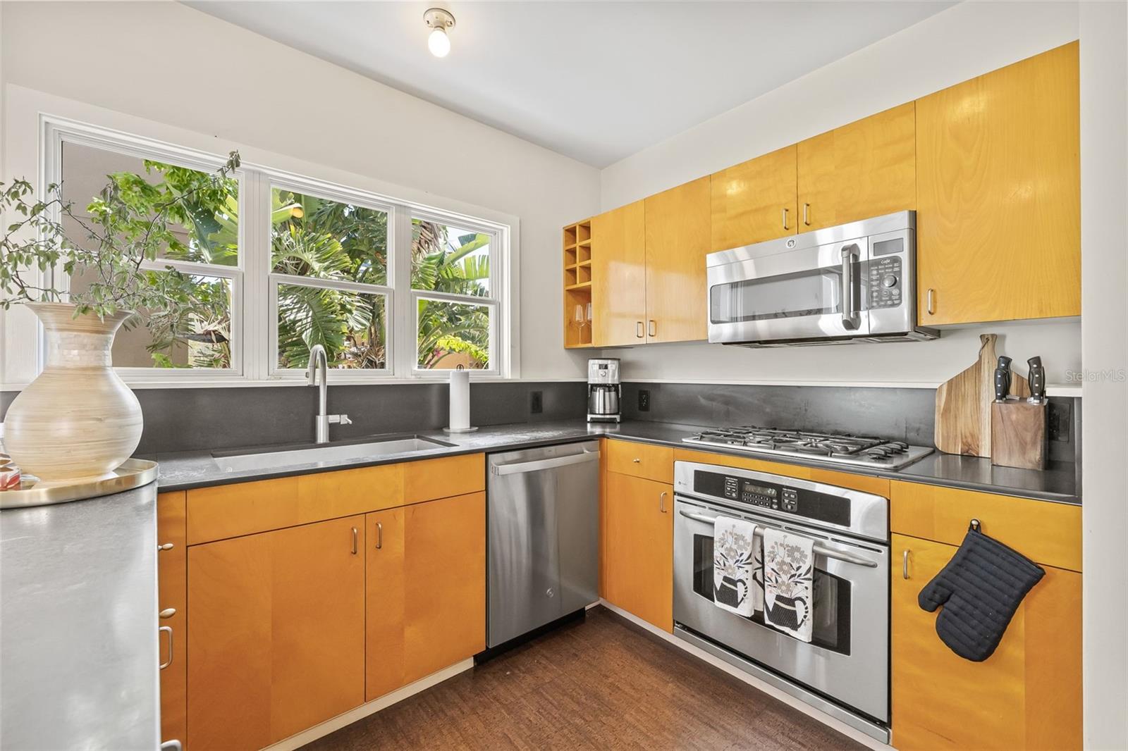 106 FAREHAM PL N, ST PETERSBURG, FL, 33701