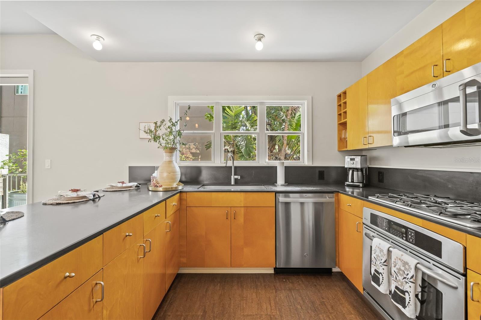 106 FAREHAM PL N, ST PETERSBURG, FL, 33701