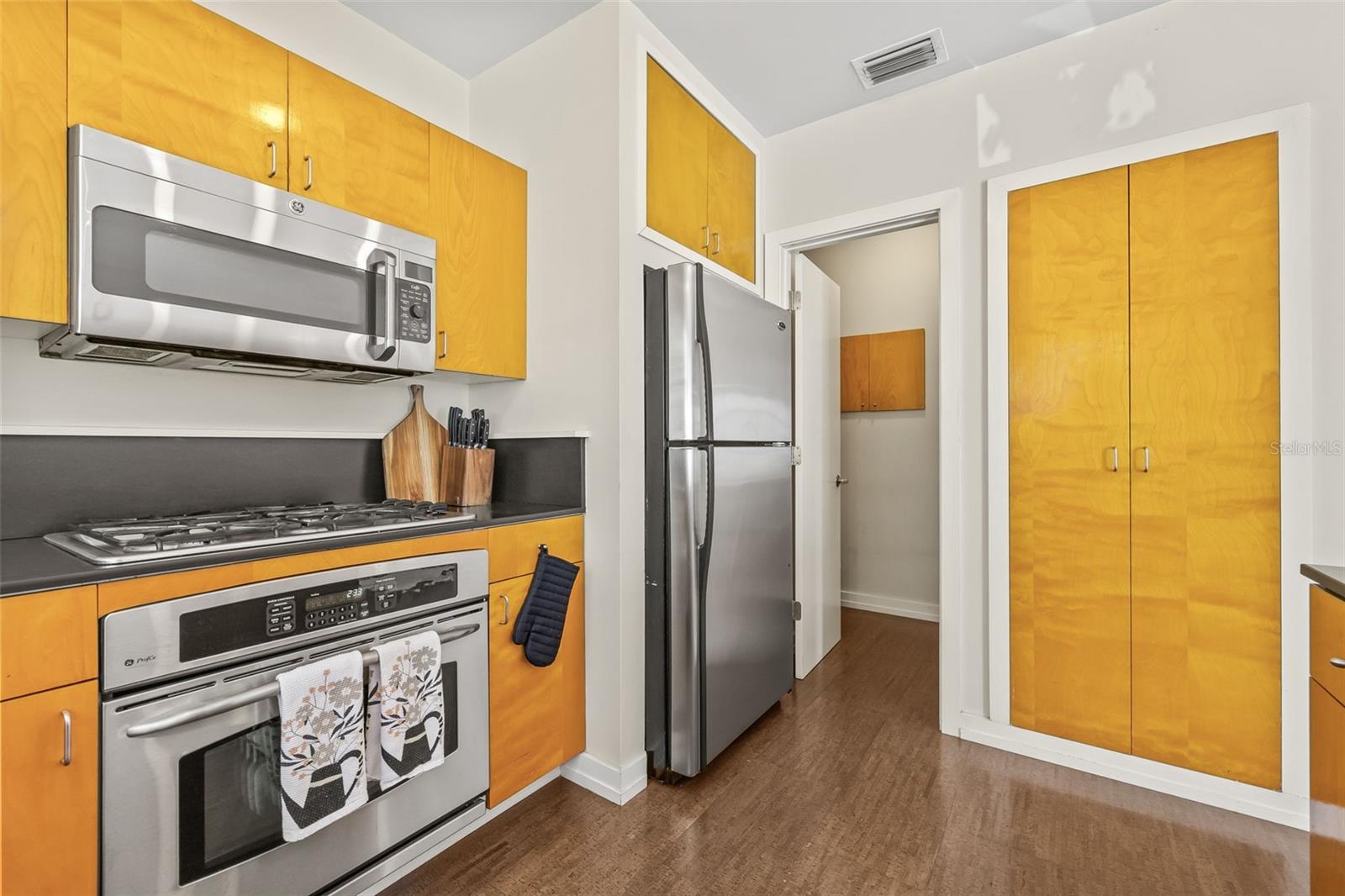 106 FAREHAM PL N, ST PETERSBURG, FL, 33701