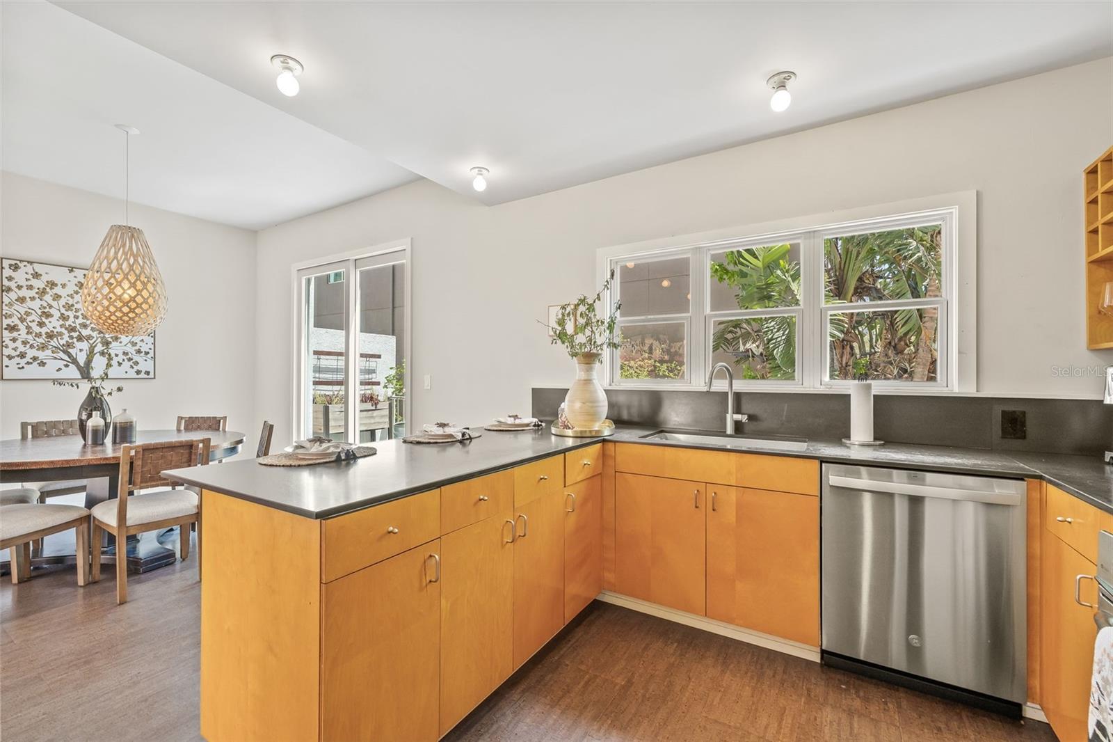 106 FAREHAM PL N, ST PETERSBURG, FL, 33701