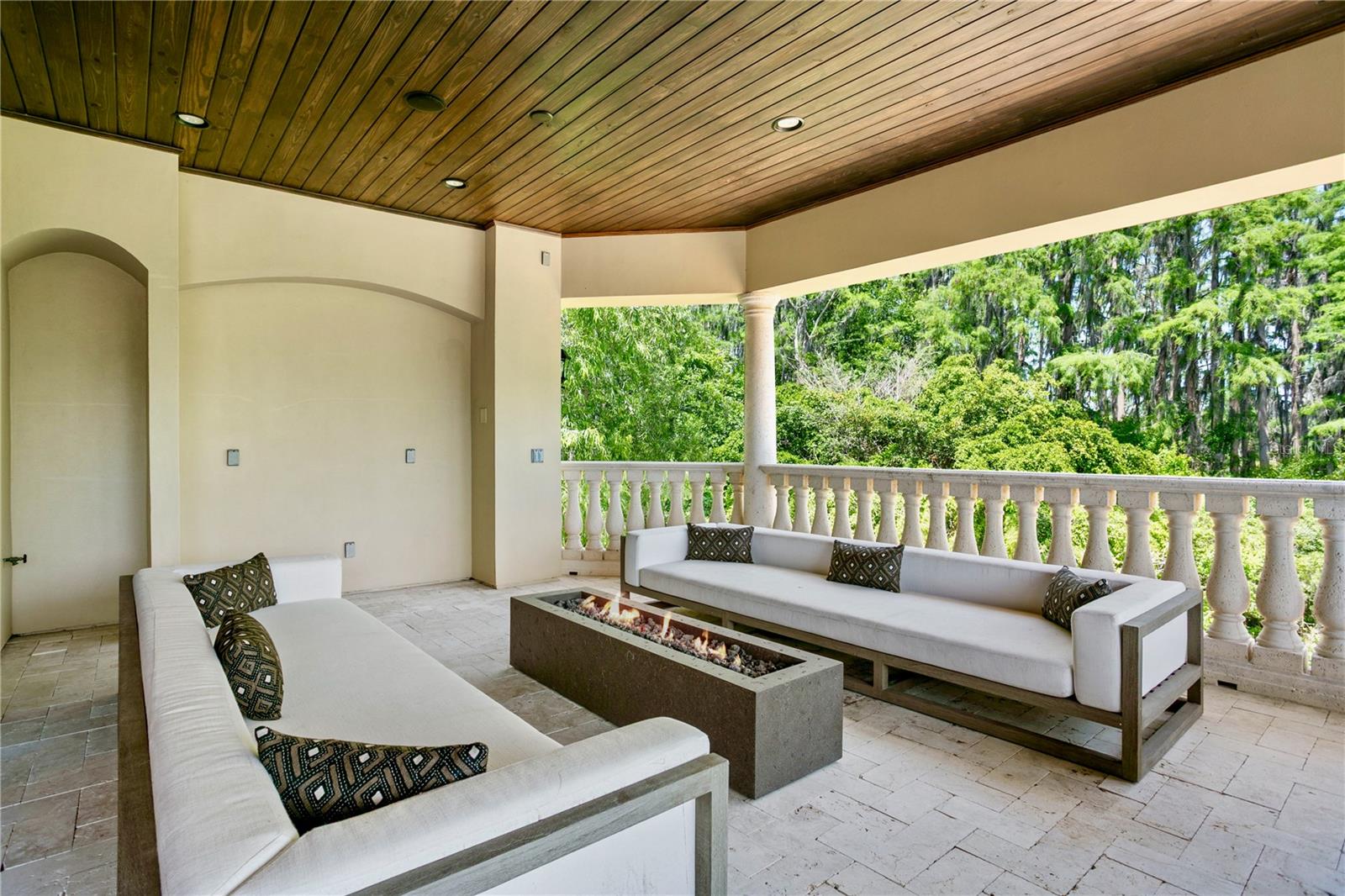 TB8379522 Property Photo